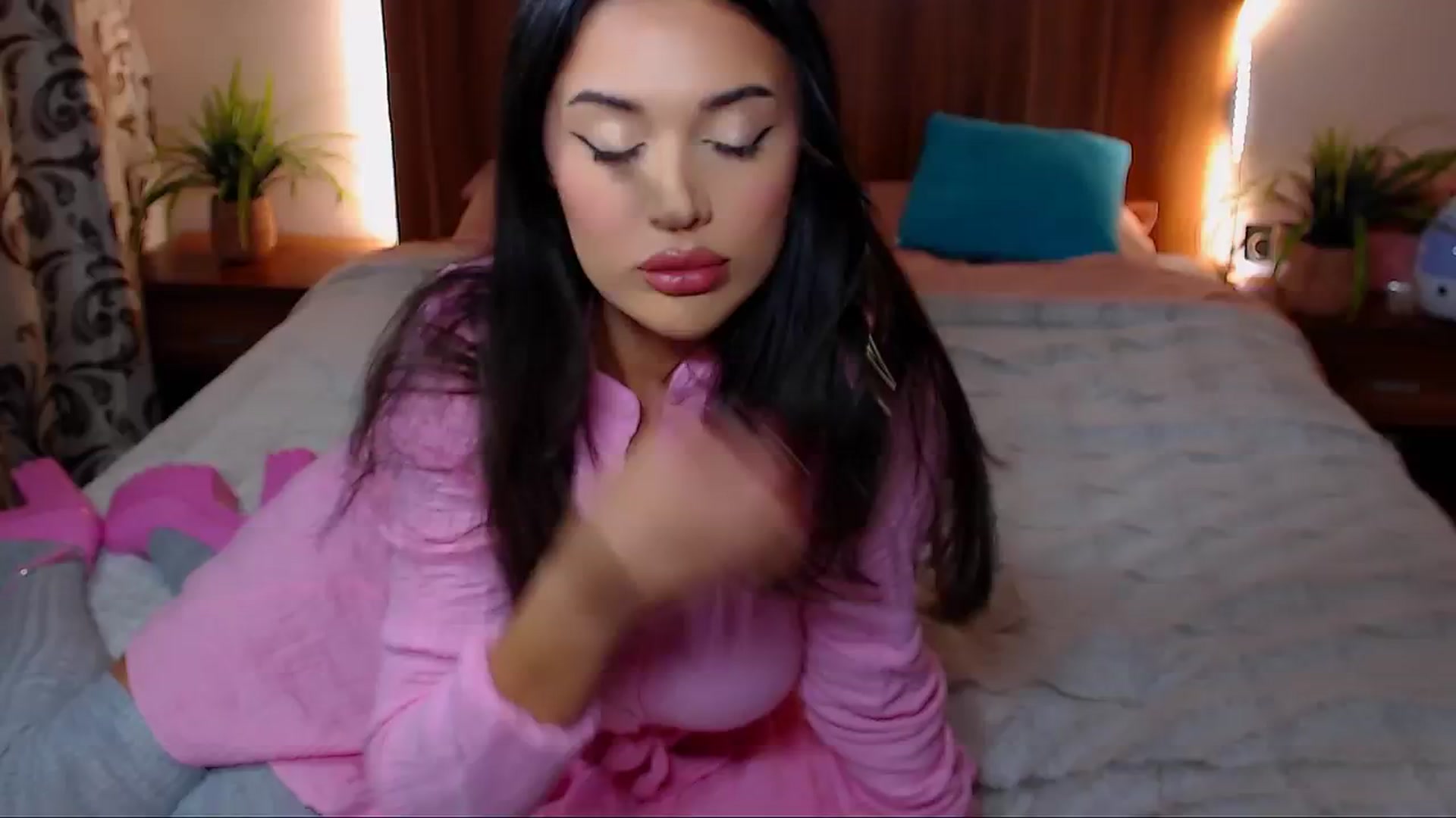 Gallery image thumbnail from DestinyFox1's myfreecams stream on, 10/17/2024, 18:32 image 11 of 20