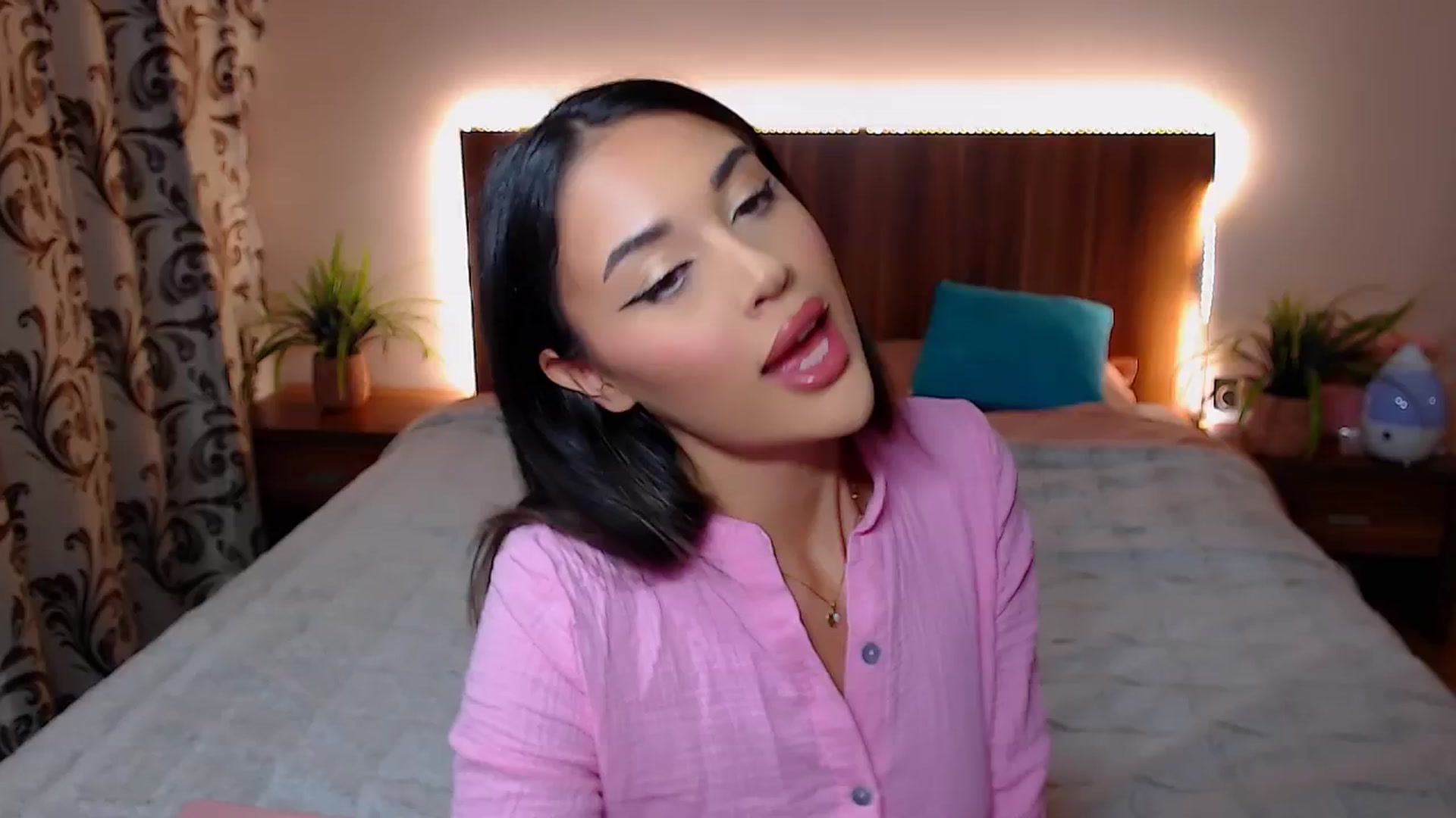 Gallery image thumbnail from DestinyFox1's myfreecams stream on, 10/17/2024, 18:32 image 5 of 20