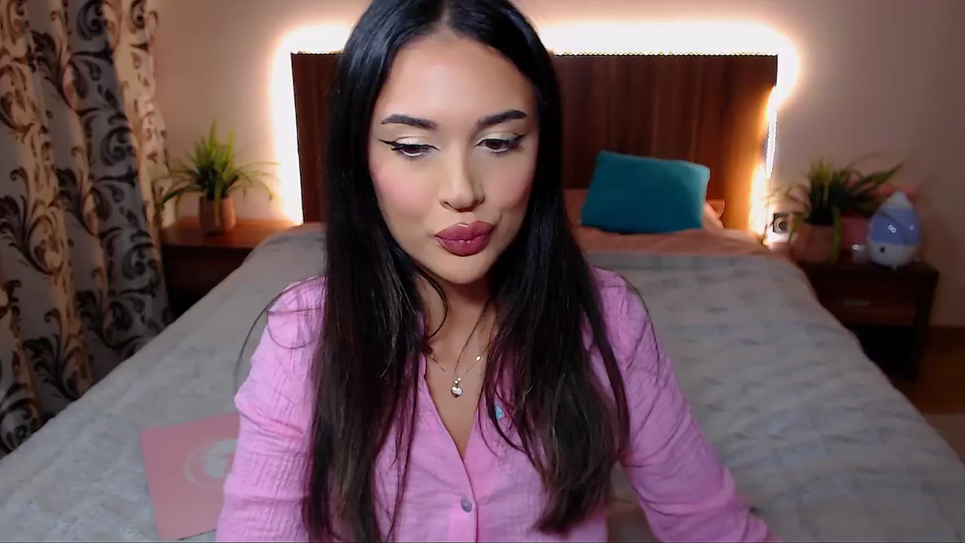 Gallery image thumbnail from DestinyFox1's myfreecams stream on, 10/17/2024, 18:32 image 17 of 20