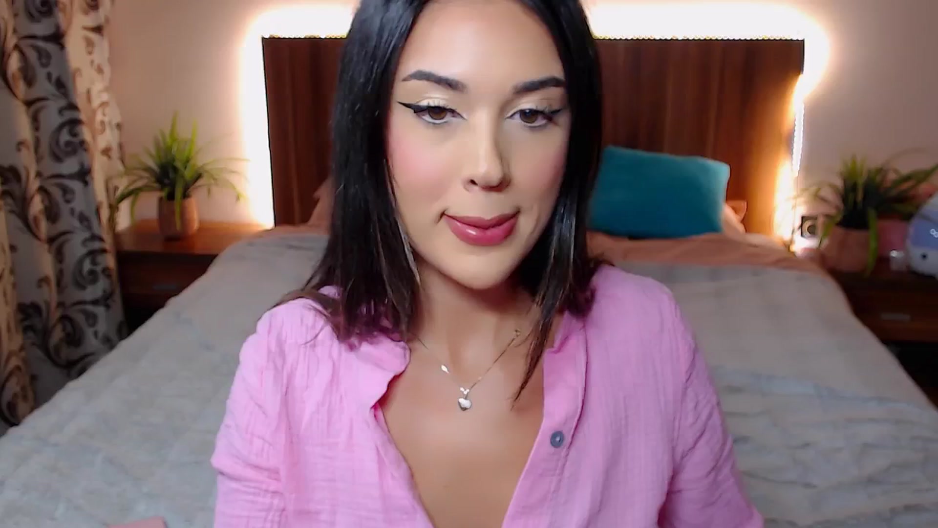 Gallery image thumbnail from DestinyFox1's myfreecams stream on, 10/17/2024, 19:15 image 5 of 20