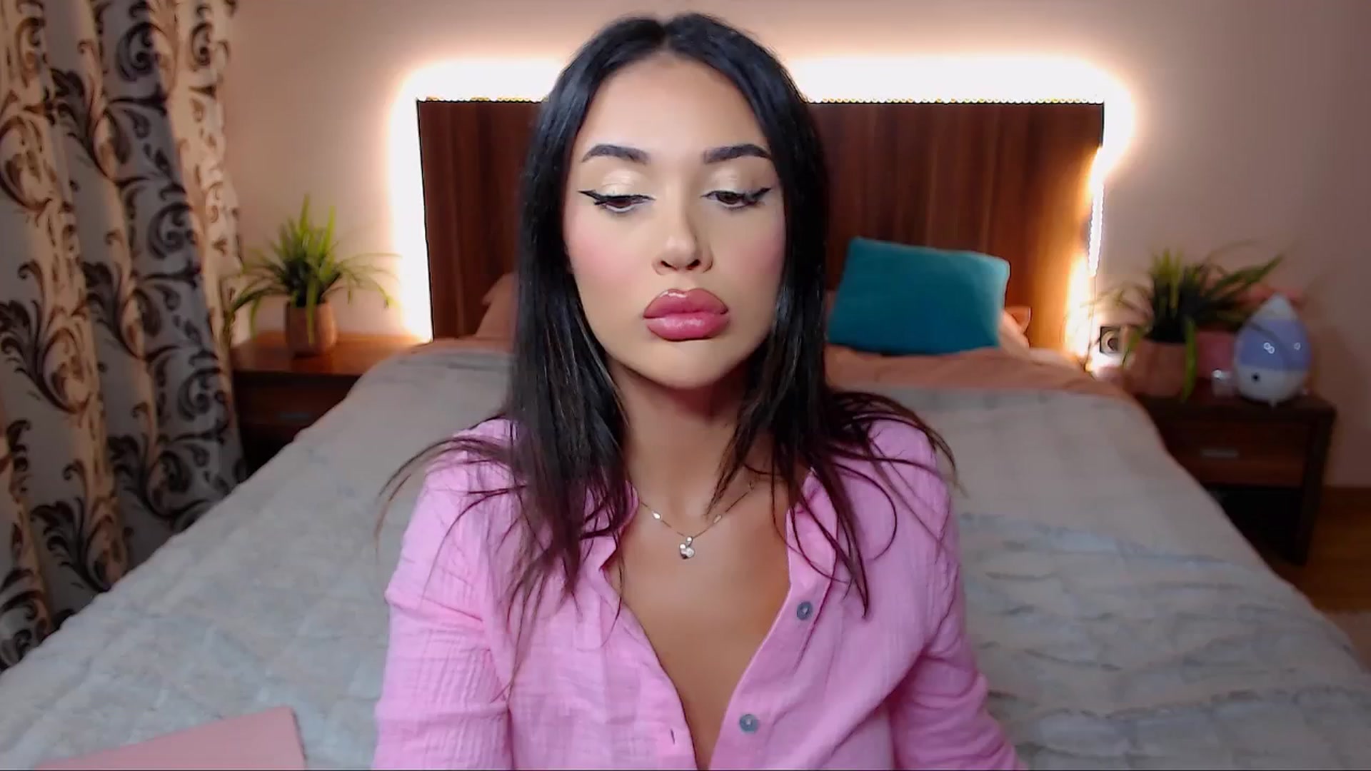 Gallery image thumbnail from DestinyFox1's myfreecams stream on, 10/17/2024, 19:15 image 10 of 20
