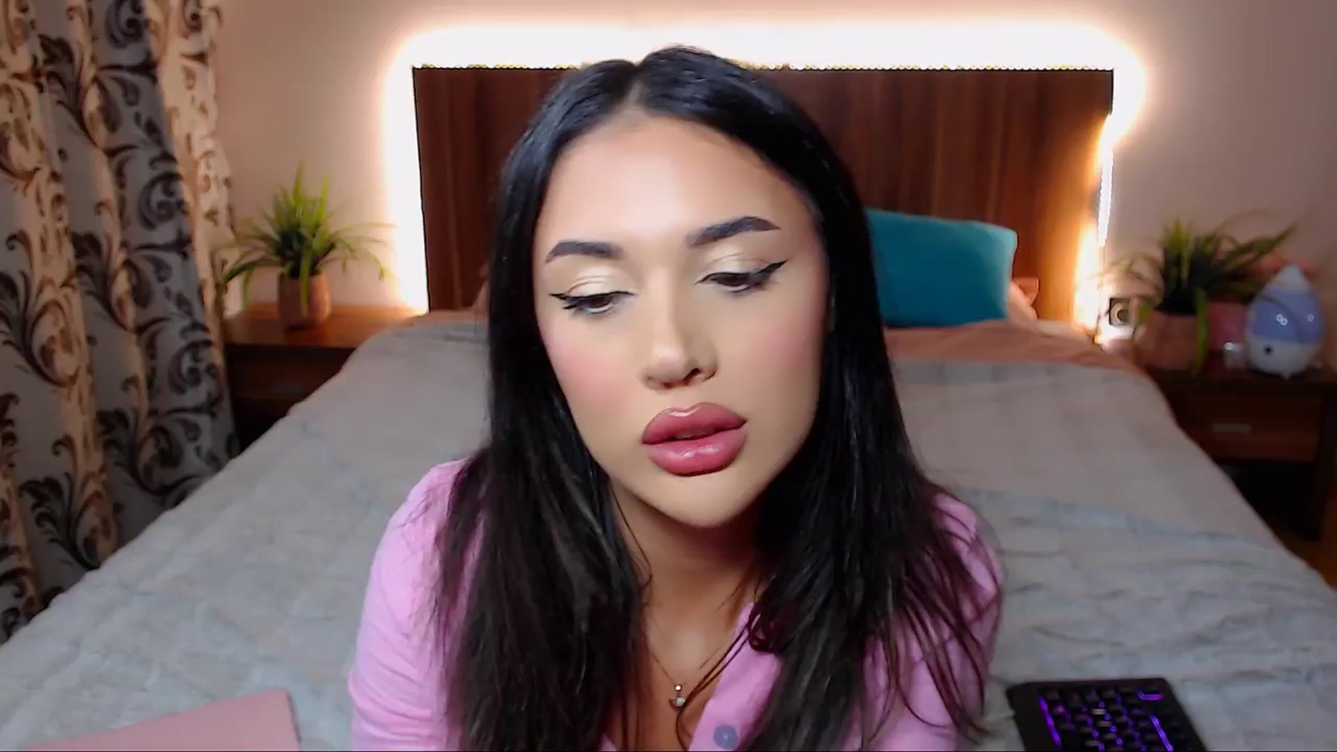 Gallery image thumbnail from DestinyFox1's myfreecams stream on, 10/17/2024, 19:15 image 20 of 20