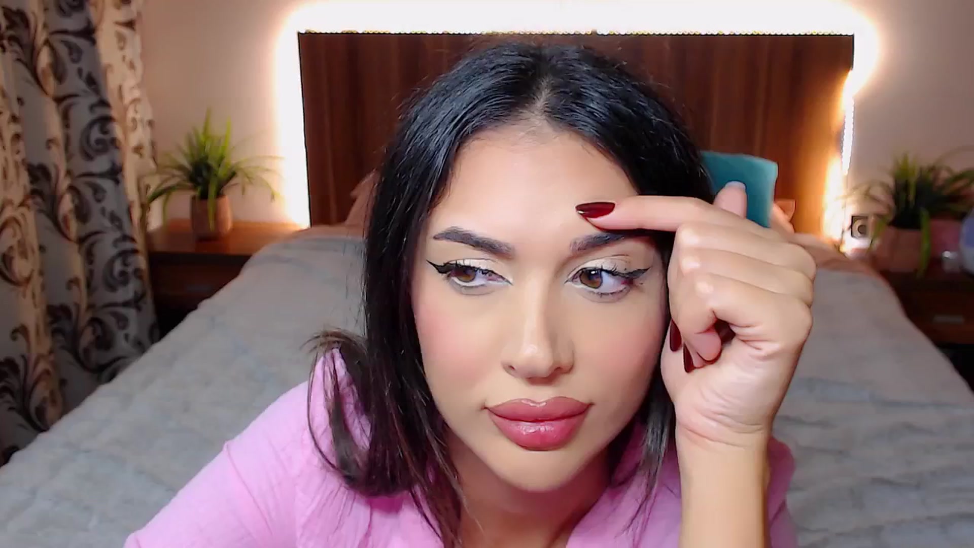 Gallery image thumbnail from DestinyFox1's myfreecams stream on, 10/17/2024, 20:05 image 8 of 20