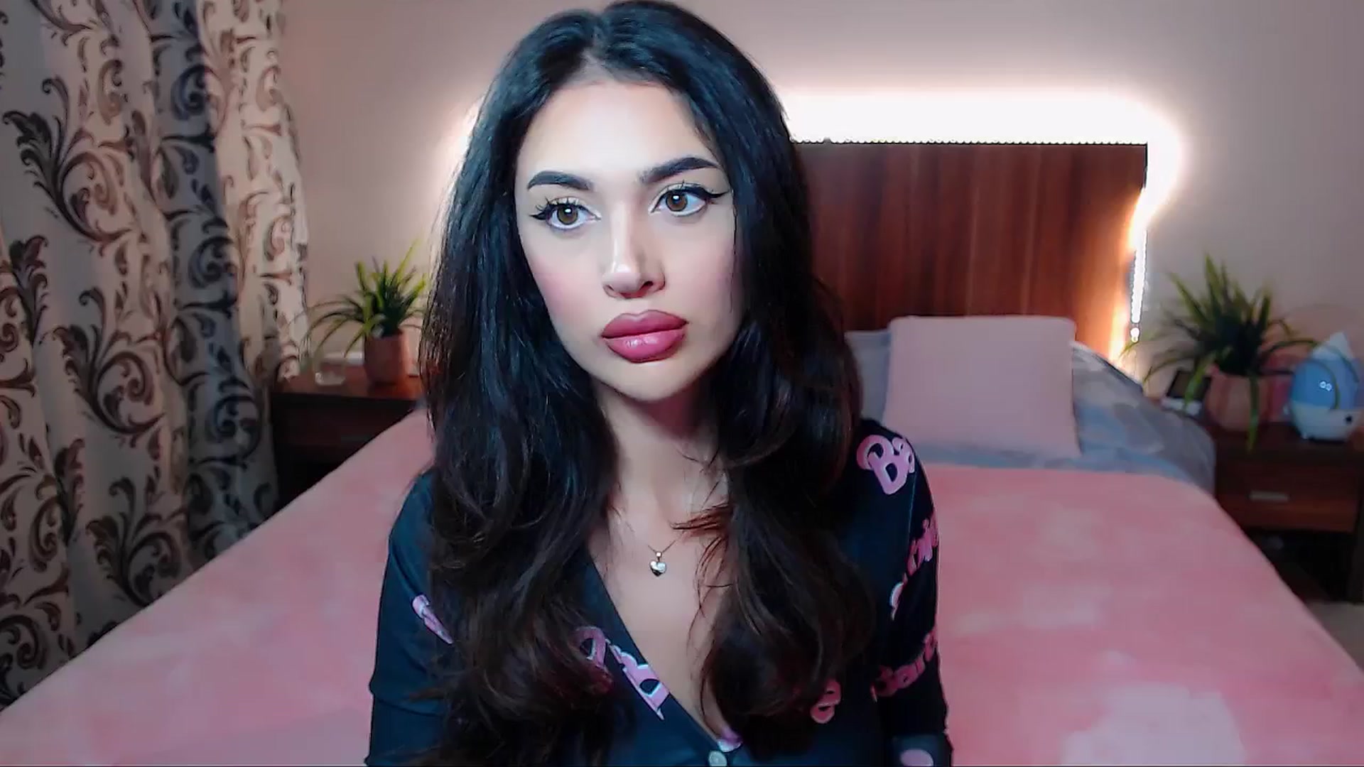 Gallery image thumbnail from DestinyFox1's myfreecams stream on, 11/10/2024, 21:15 image 1 of 20