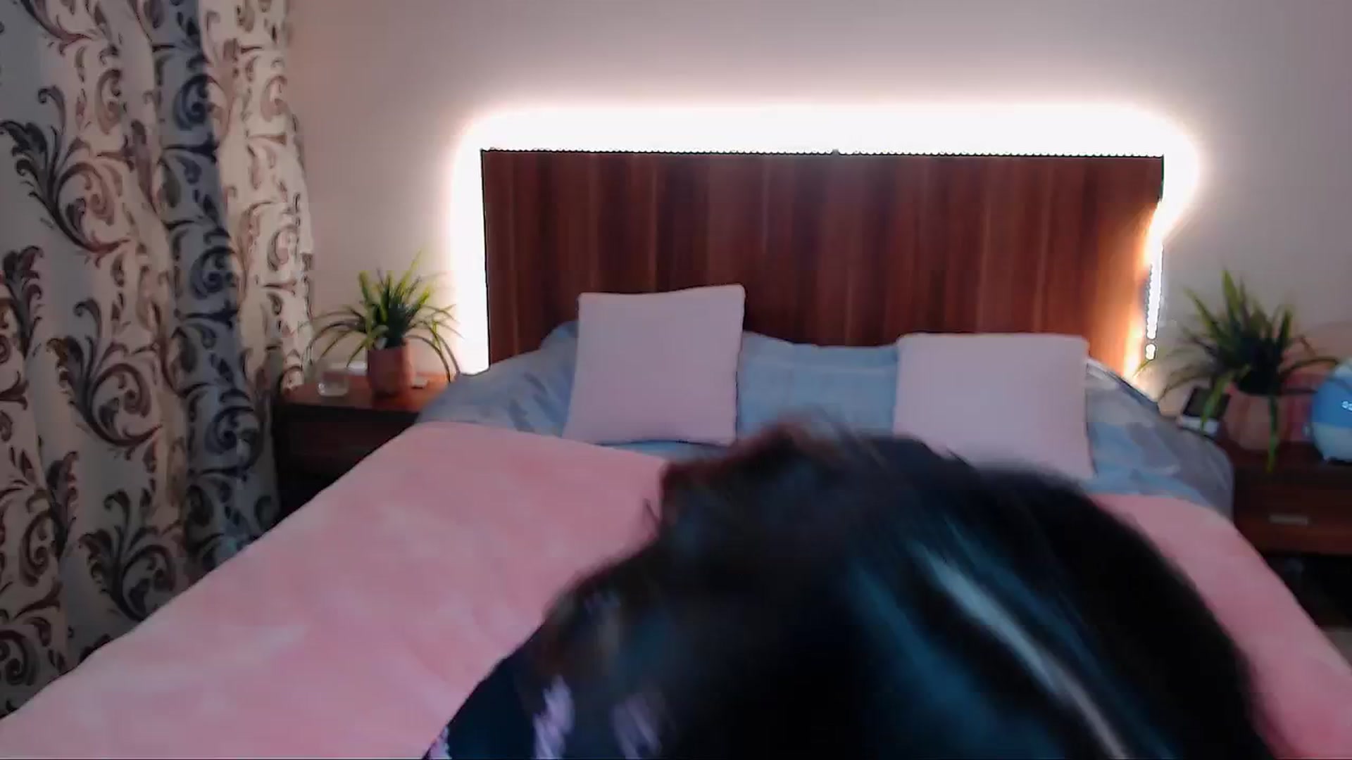 Gallery image thumbnail from DestinyFox1's myfreecams stream on, 11/10/2024, 21:15 image 13 of 20