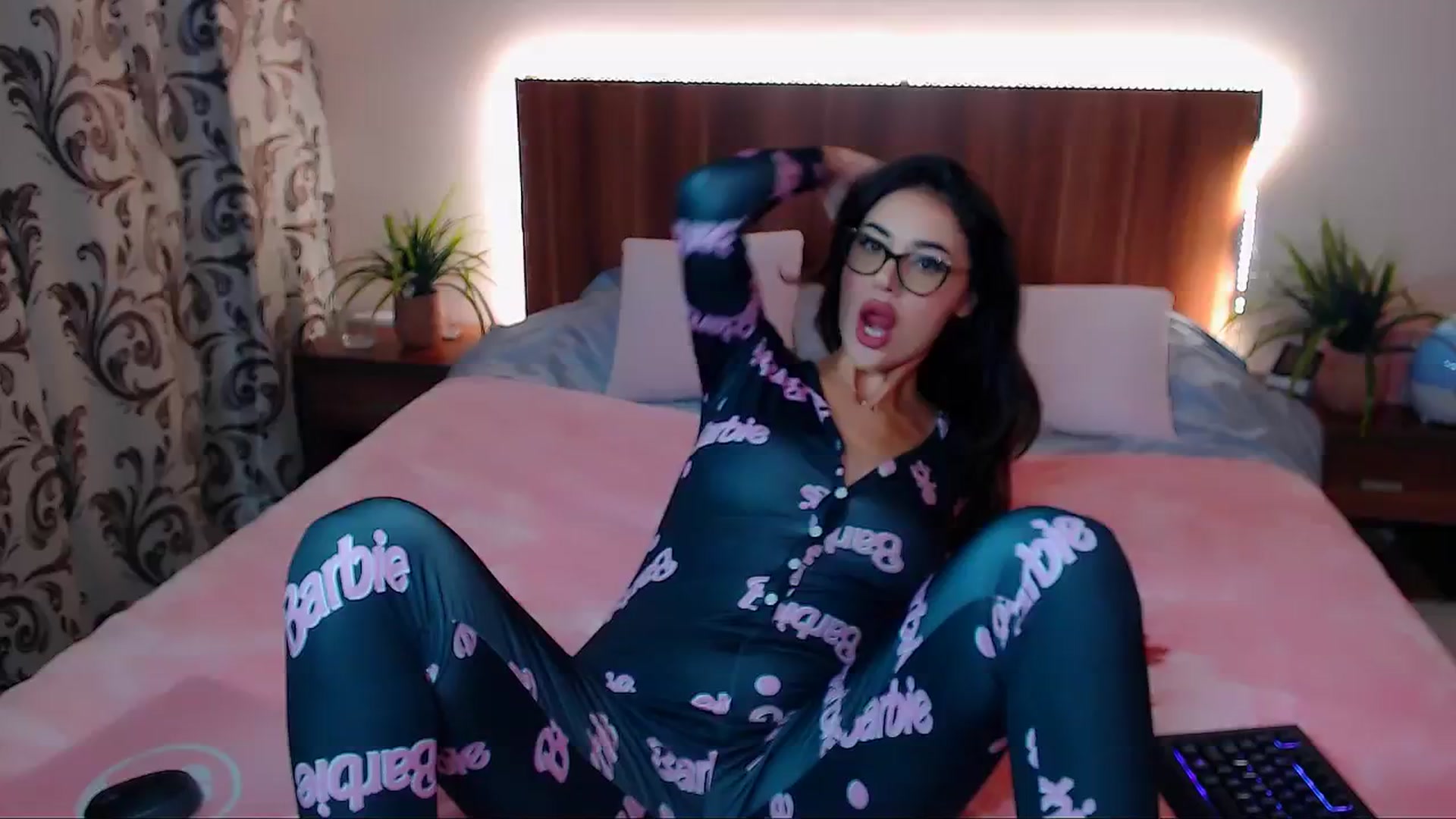 Gallery image thumbnail from DestinyFox1's myfreecams stream on, 11/10/2024, 21:15 image 17 of 20