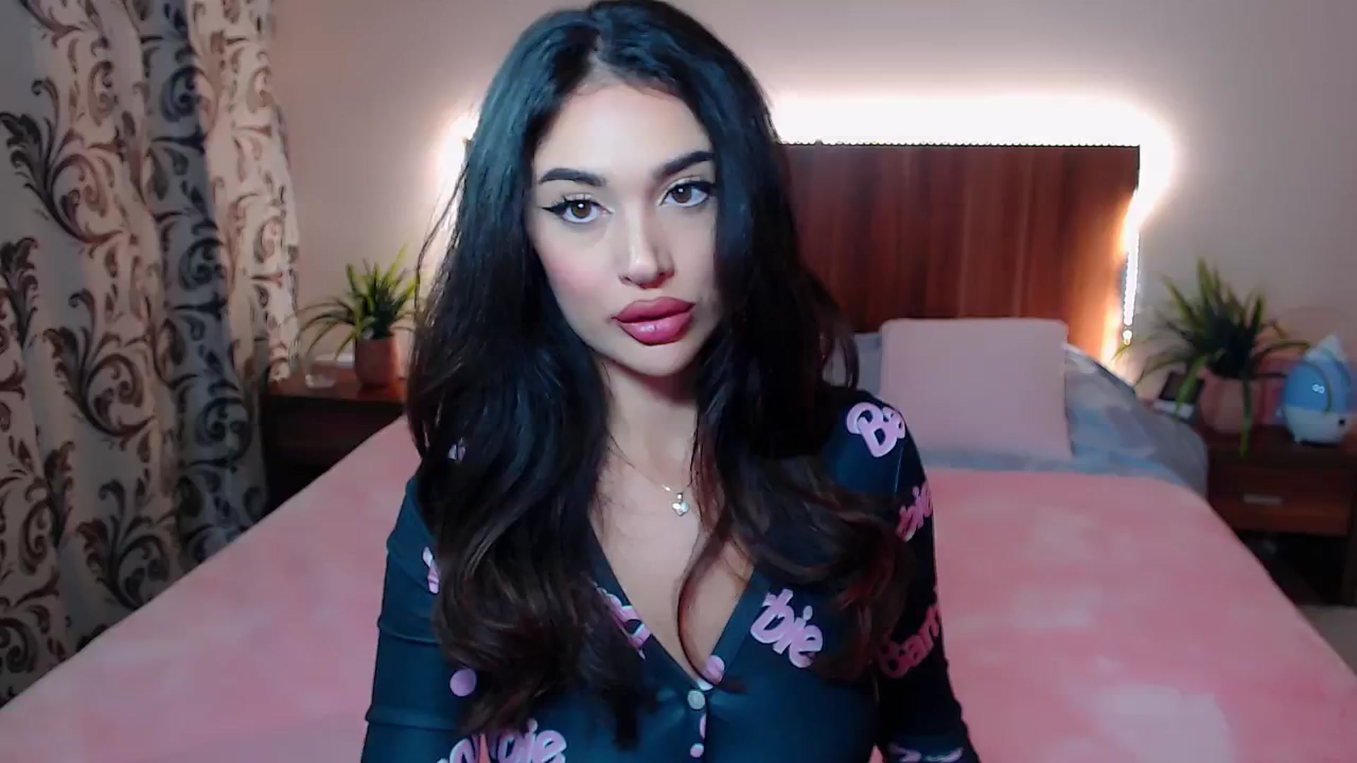 Gallery image thumbnail from DestinyFox1's myfreecams stream on, 11/10/2024, 21:15 image 6 of 20