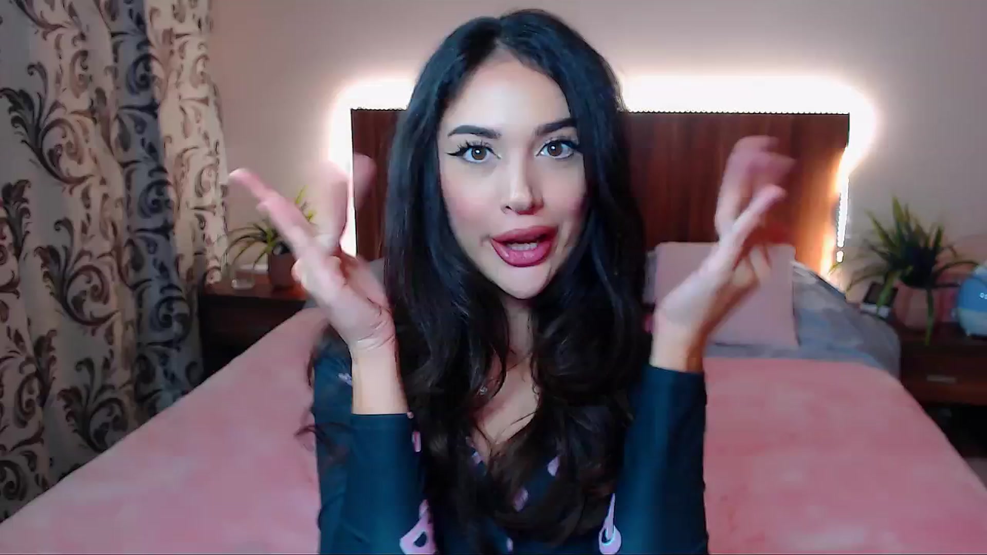 Gallery image thumbnail from DestinyFox1's myfreecams stream on, 11/10/2024, 21:15 image 11 of 20