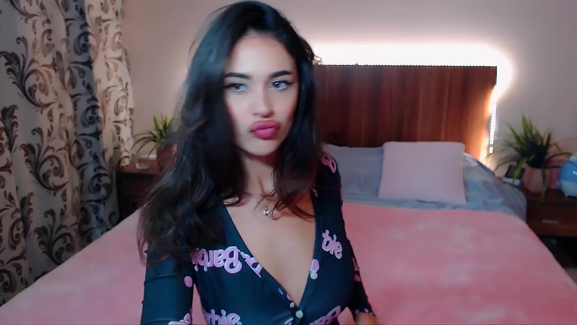 Gallery image thumbnail from DestinyFox1's myfreecams stream on, 11/10/2024, 21:15 image 12 of 20