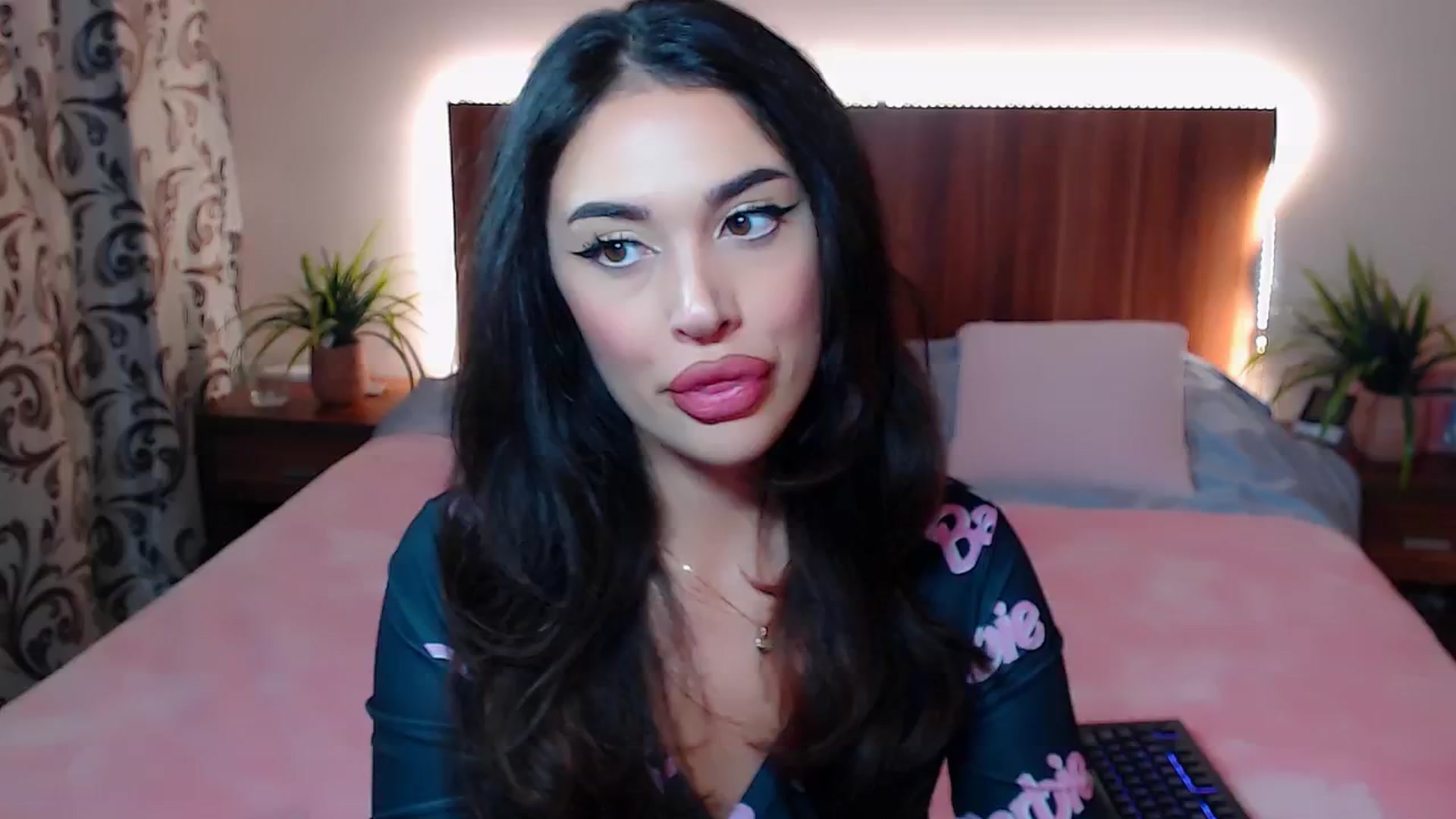 Gallery image thumbnail from DestinyFox1's myfreecams stream on, 11/10/2024, 21:15 image 2 of 20