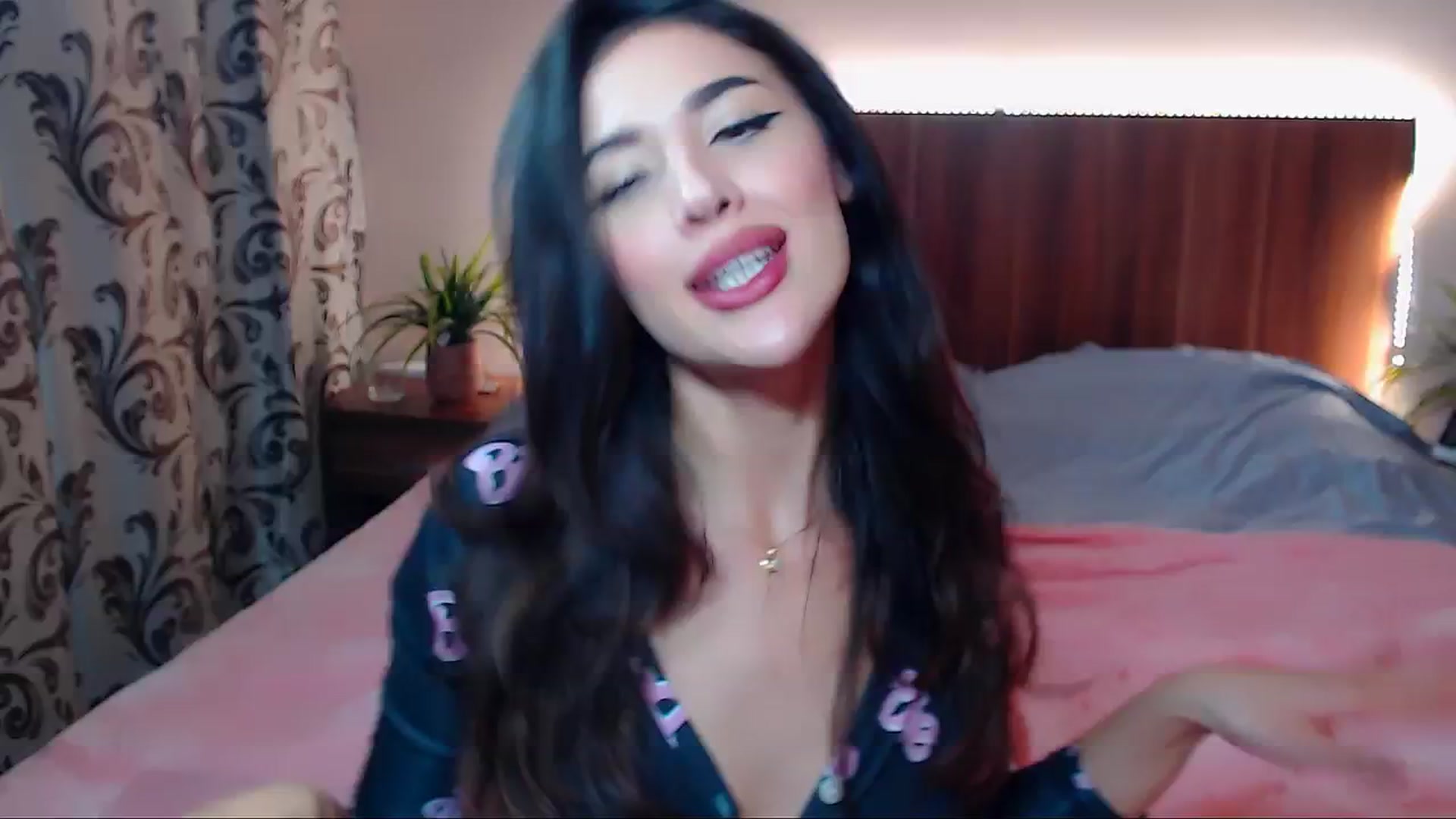 Gallery image thumbnail from DestinyFox1's myfreecams stream on, 11/10/2024, 22:54 image 5 of 20