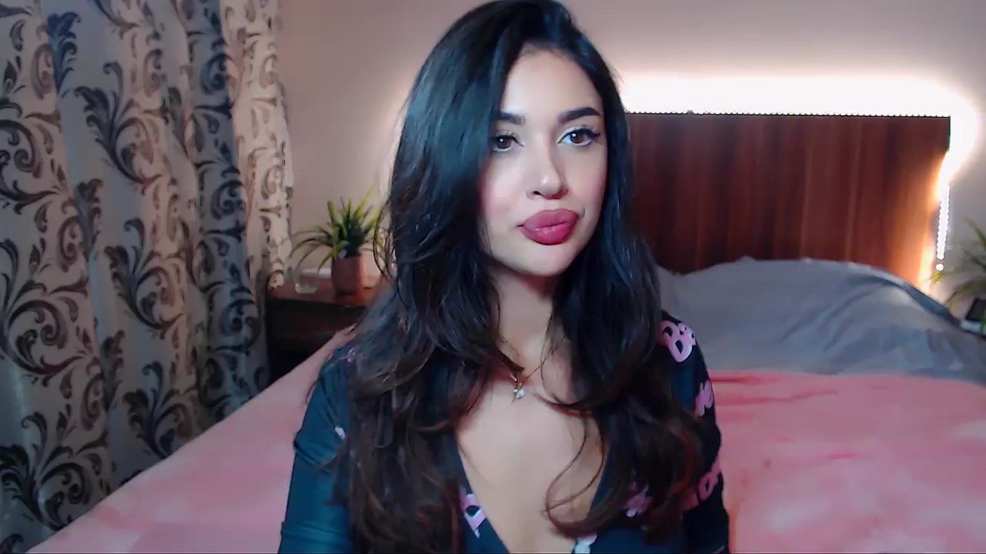 Gallery image thumbnail from DestinyFox1's myfreecams stream on, 11/10/2024, 22:54 image 2 of 20