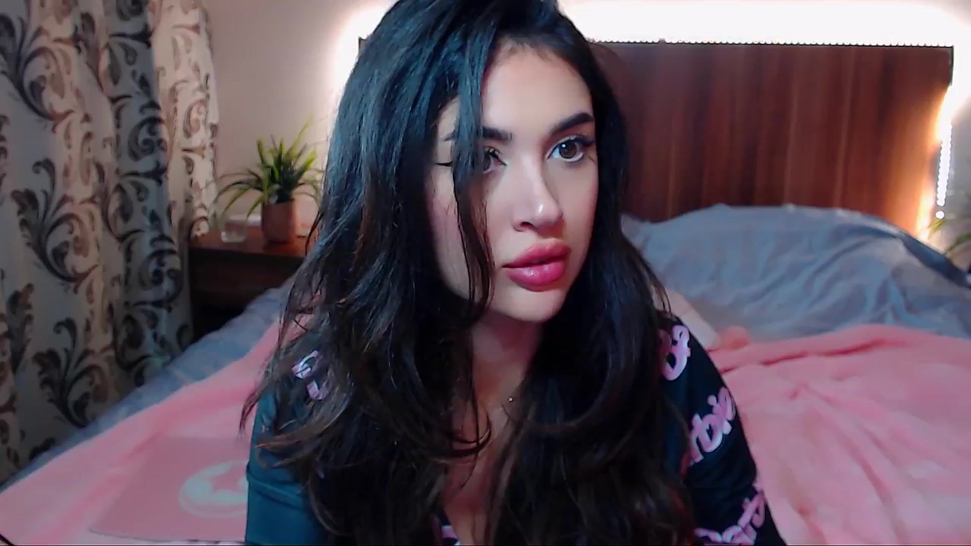 Gallery image thumbnail from DestinyFox1's myfreecams stream on, 11/10/2024, 23:49 image 16 of 20