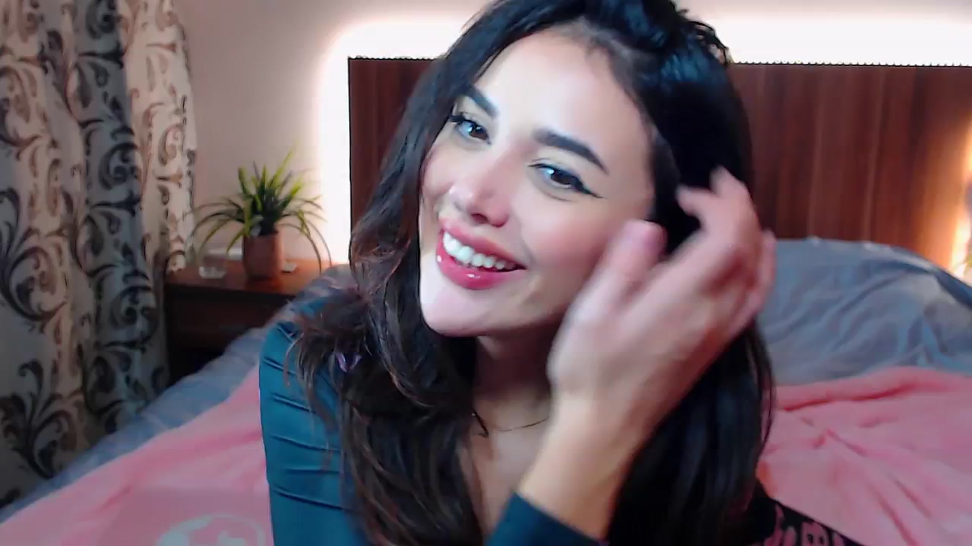 Gallery image thumbnail from DestinyFox1's myfreecams stream on, 11/10/2024, 23:49 image 14 of 20