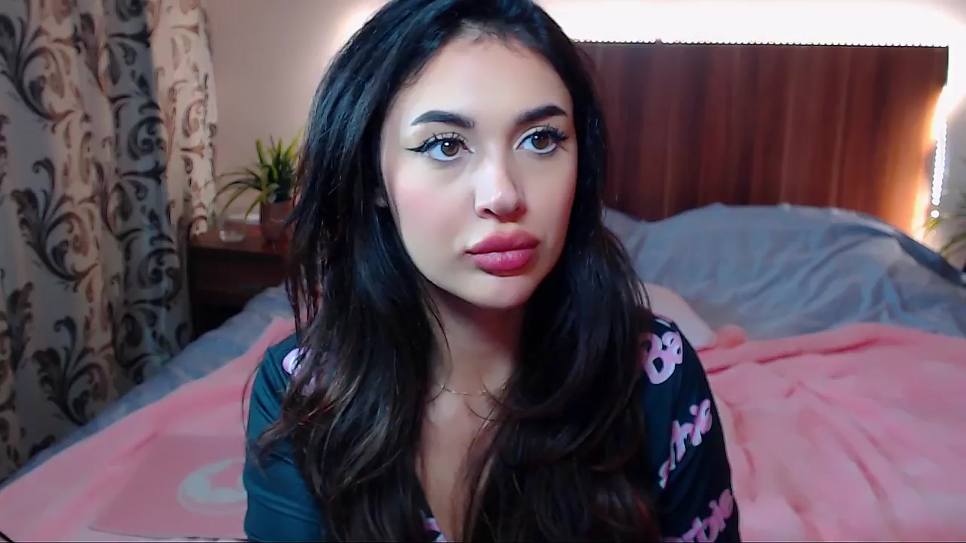 Gallery image thumbnail from DestinyFox1's myfreecams stream on, 11/10/2024, 23:49 image 17 of 20
