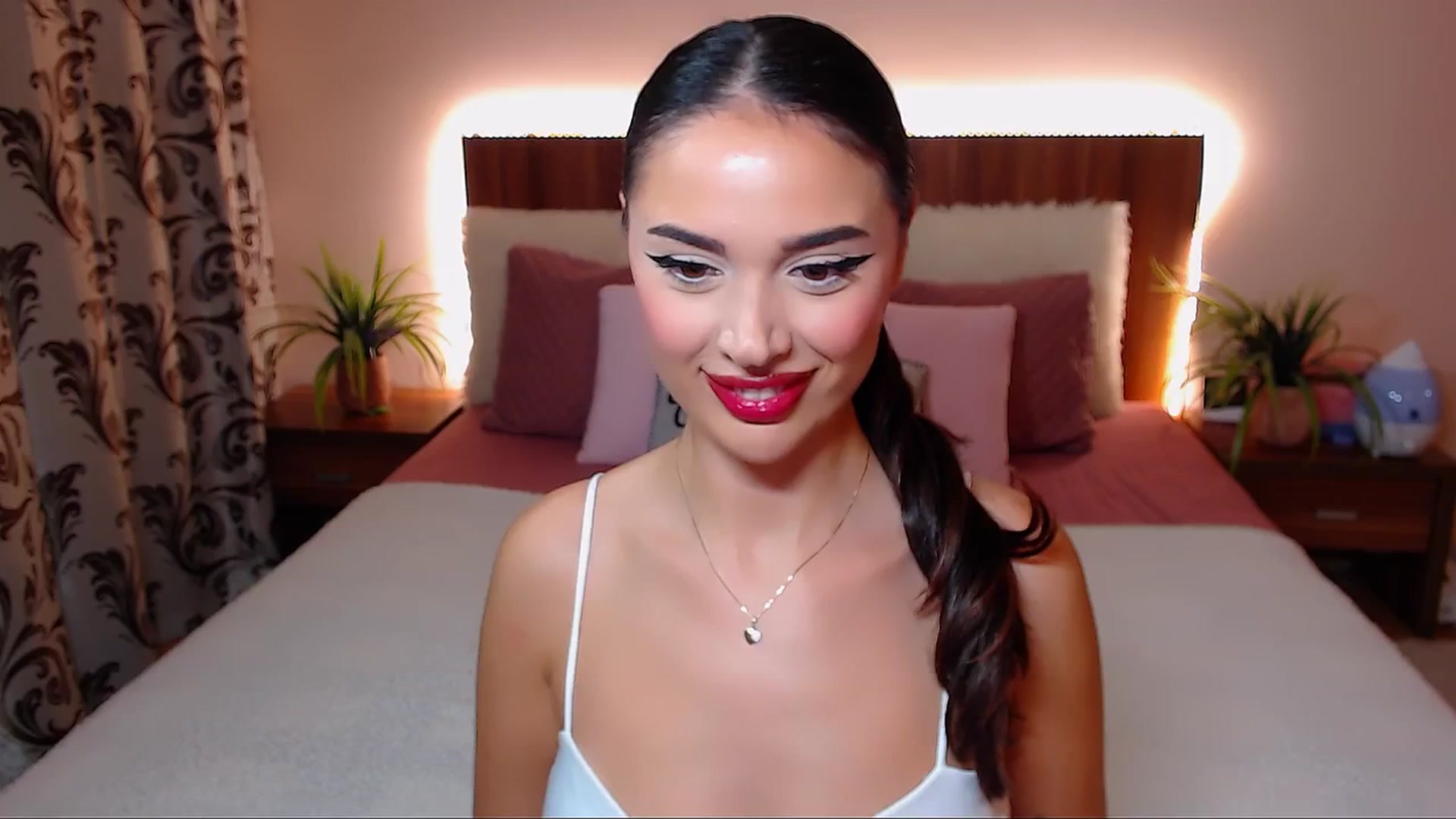 Gallery image thumbnail from DestinyFox1's myfreecams stream on, 11/23/2024, 21:43 image 12 of 20