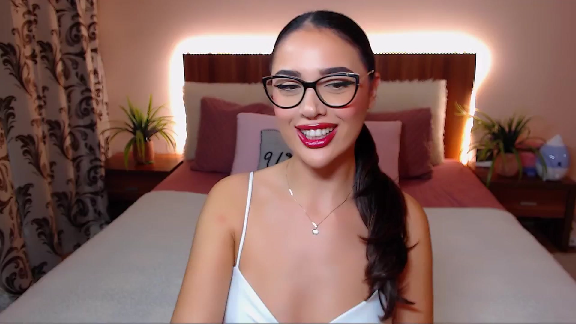 Gallery image thumbnail from DestinyFox1's myfreecams stream on, 11/23/2024, 21:43 image 13 of 20