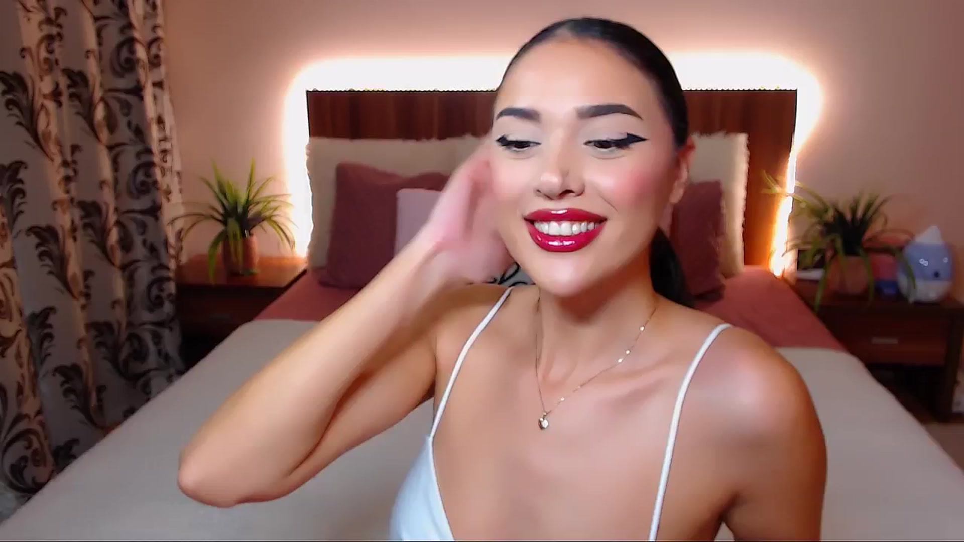 Gallery image thumbnail from DestinyFox1's myfreecams stream on, 11/23/2024, 21:43 image 11 of 20