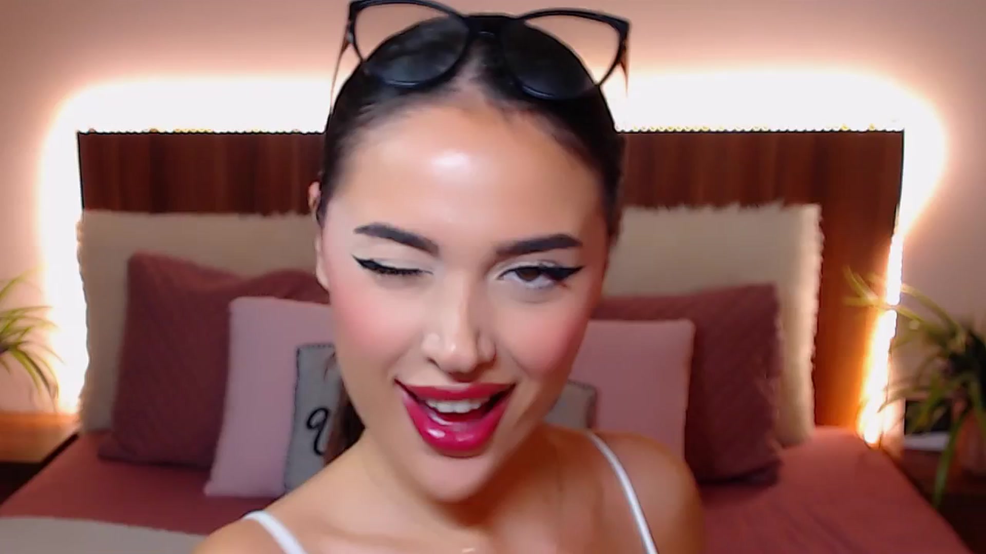 Gallery image thumbnail from DestinyFox1's myfreecams stream on, 11/23/2024, 21:43 image 14 of 20