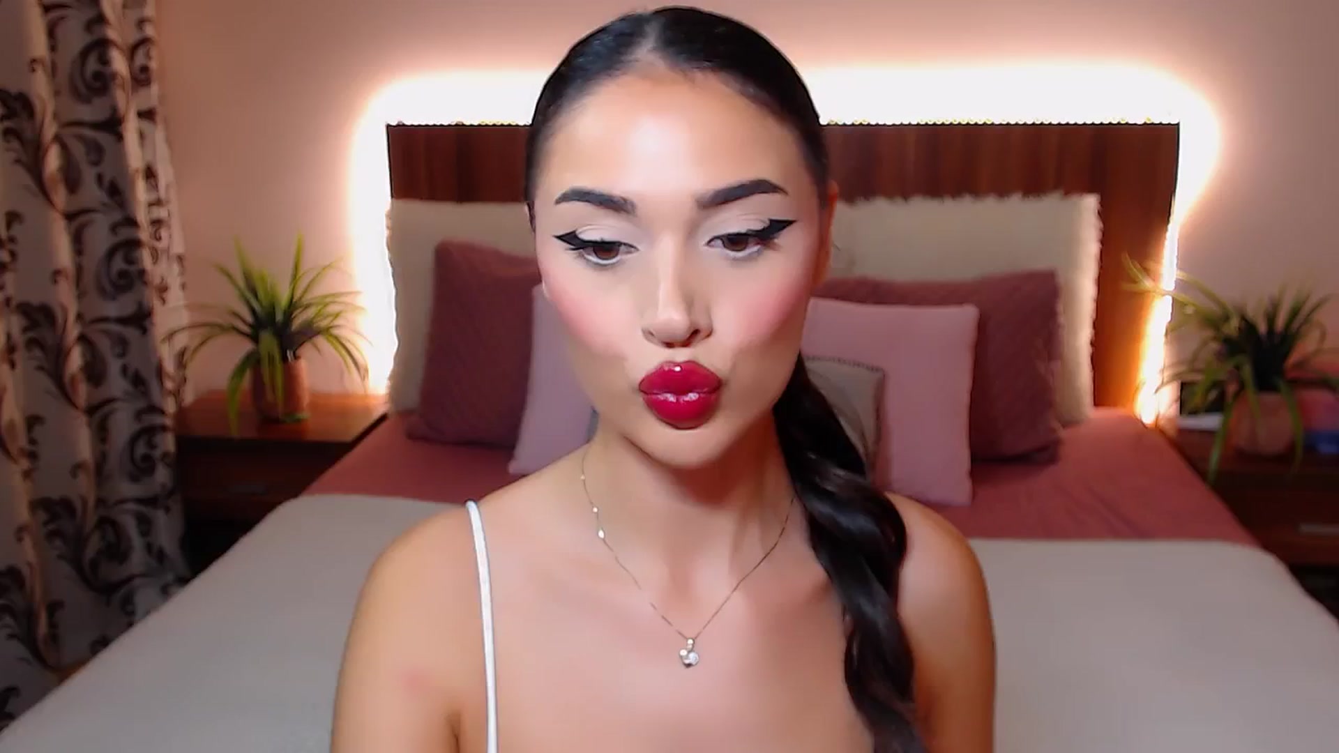 Gallery image thumbnail from DestinyFox1's myfreecams stream on, 11/23/2024, 21:43 image 5 of 20