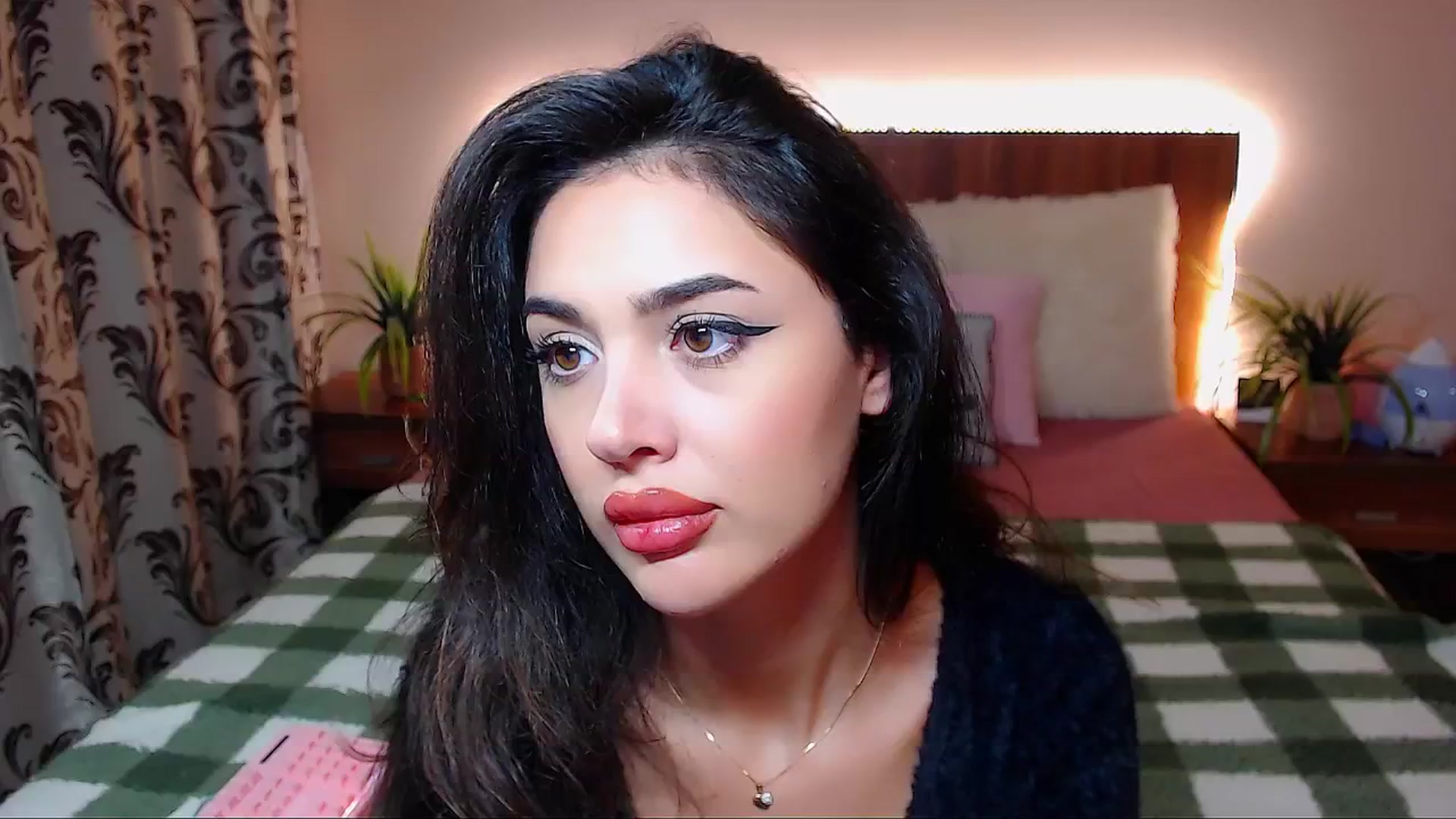 Gallery image thumbnail from DestinyFox1's myfreecams stream on, 11/24/2024, 22:02 image 13 of 20