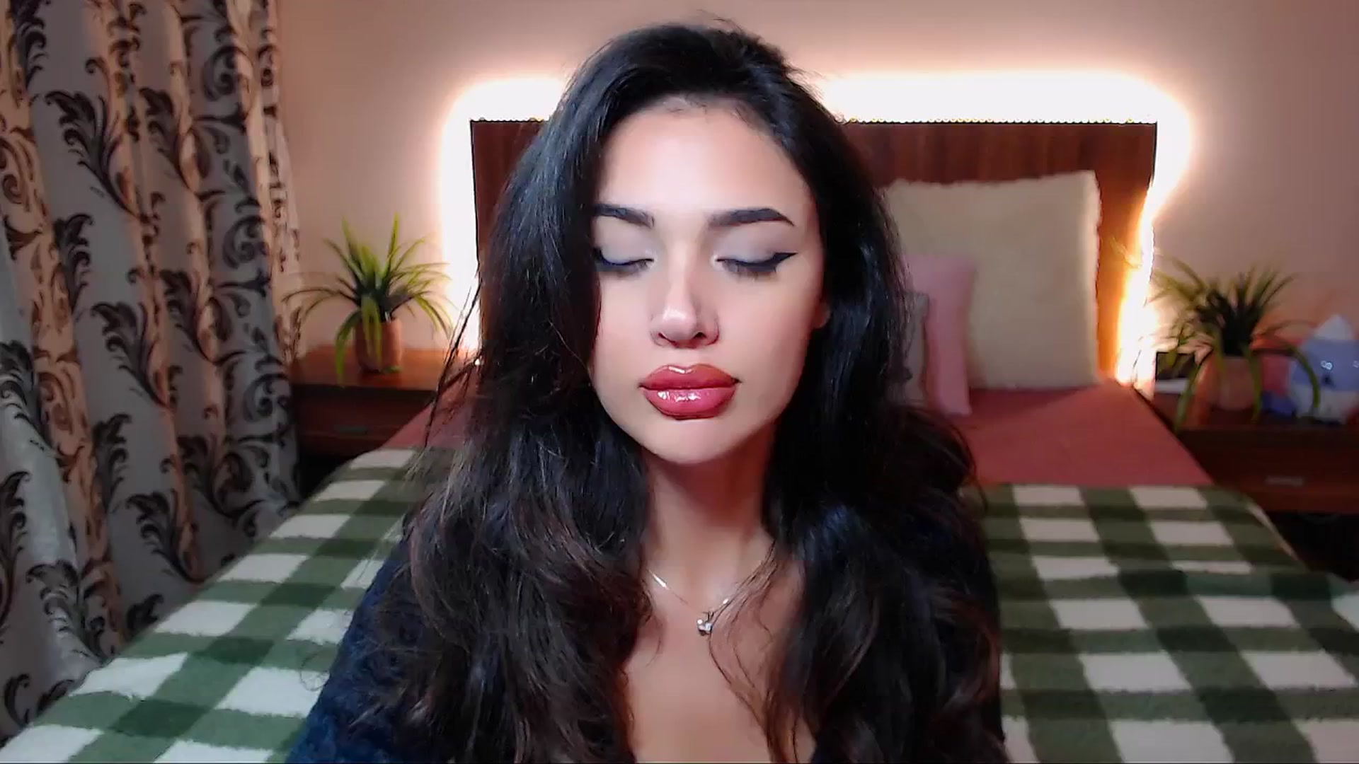 Gallery image thumbnail from DestinyFox1's myfreecams stream on, 11/24/2024, 22:02 image 16 of 20
