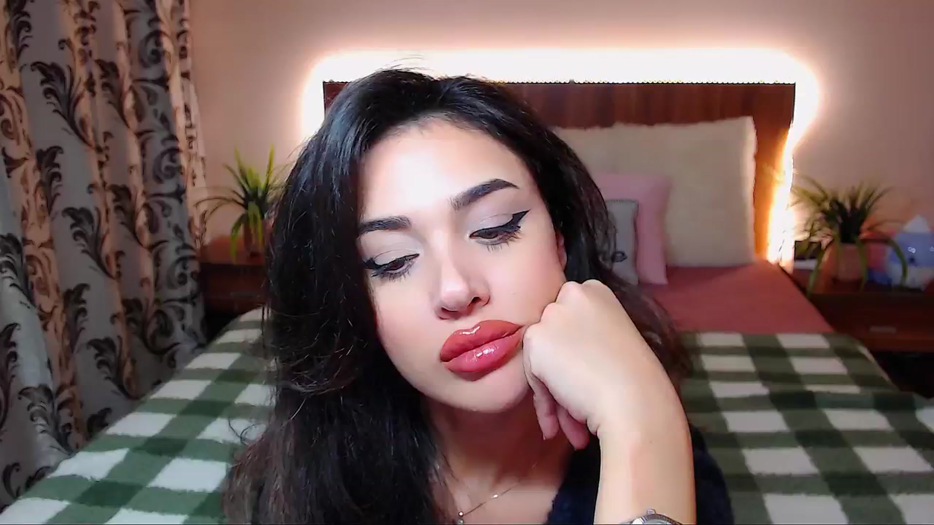 Gallery image thumbnail from DestinyFox1's myfreecams stream on, 11/24/2024, 22:02 image 10 of 20