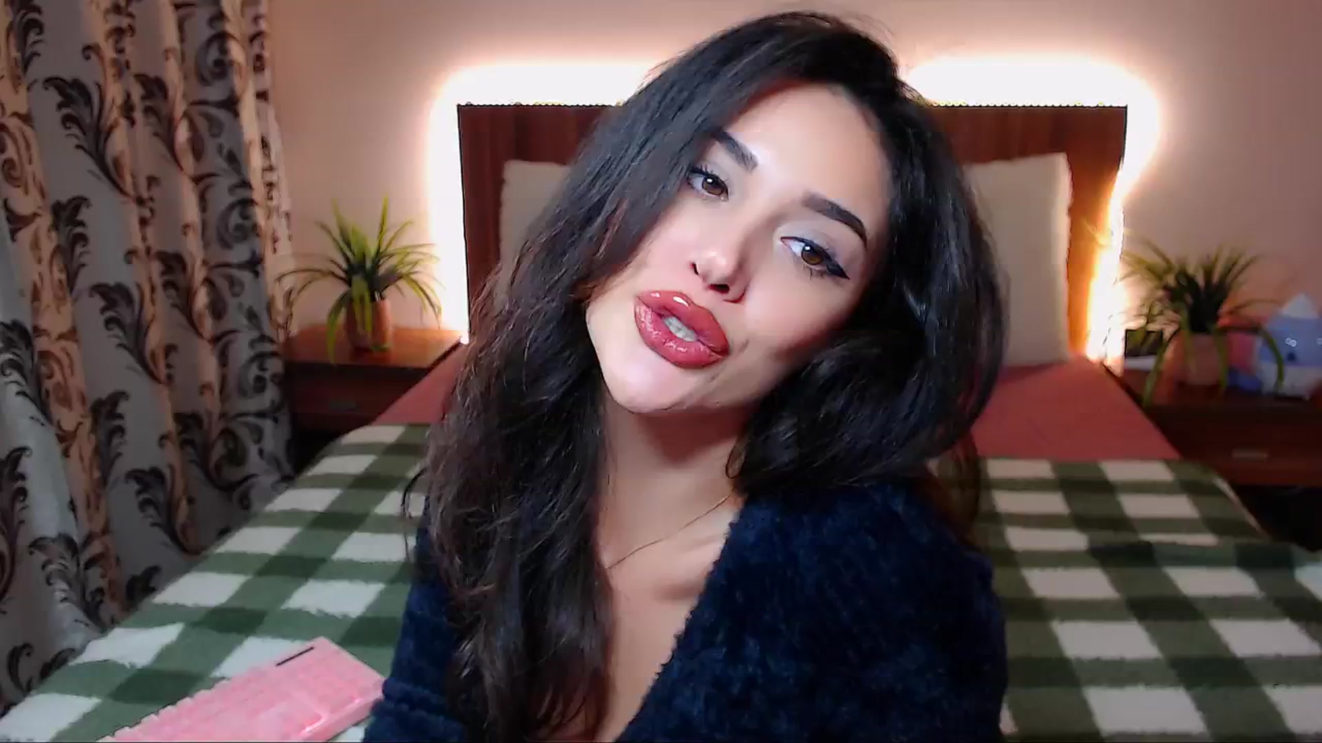 Gallery image thumbnail from DestinyFox1's myfreecams stream on, 11/24/2024, 22:02 image 5 of 20
