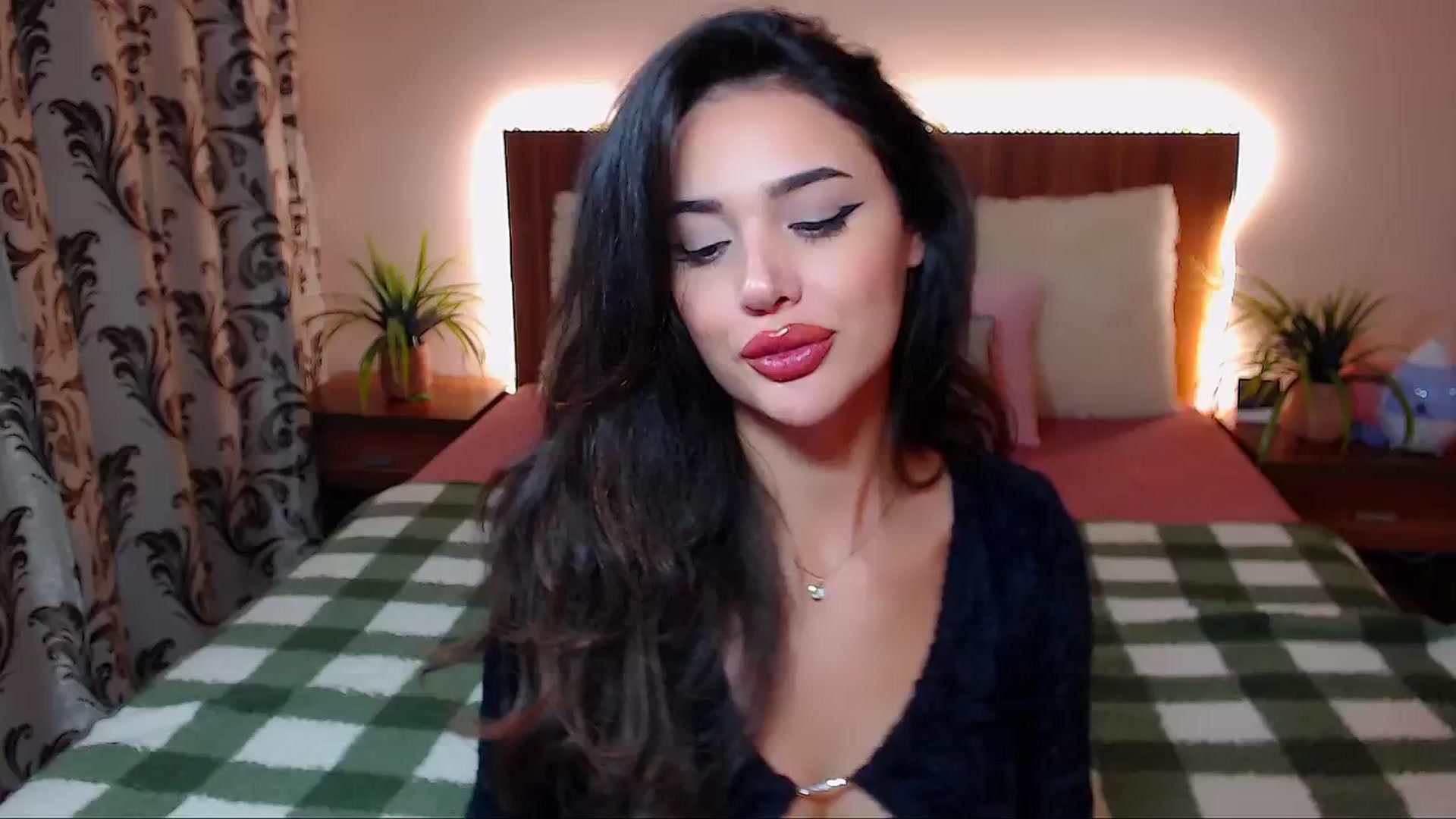 Gallery image thumbnail from DestinyFox1's myfreecams stream on, 11/24/2024, 22:02 image 15 of 20