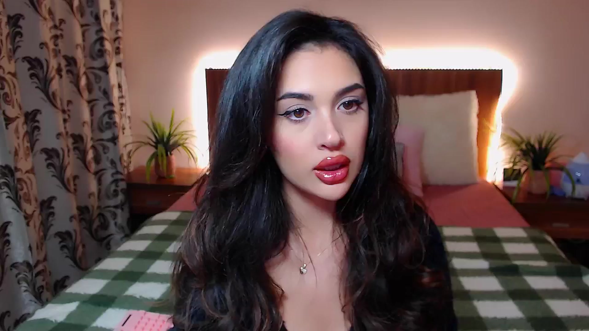 Gallery image thumbnail from DestinyFox1's myfreecams stream on, 11/24/2024, 22:02 image 2 of 20