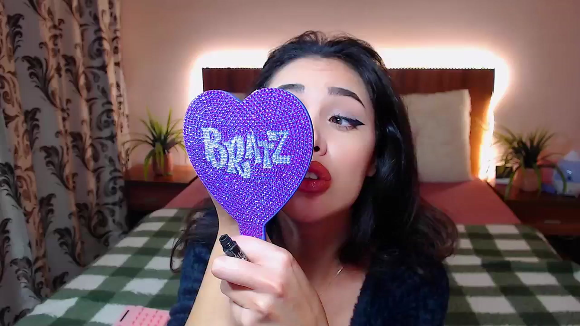 Gallery image thumbnail from DestinyFox1's myfreecams stream on, 11/24/2024, 22:02 image 3 of 20