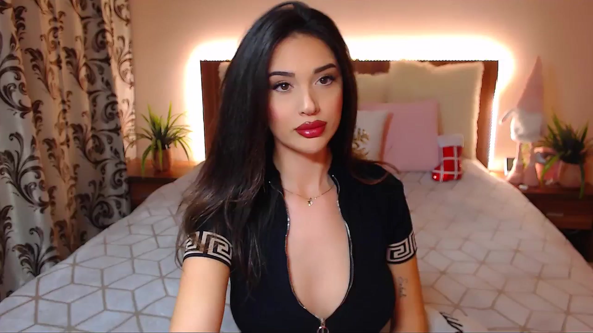 Gallery image thumbnail from DestinyFox1's myfreecams stream on, 12/14/2024, 14:37 image 2 of 20