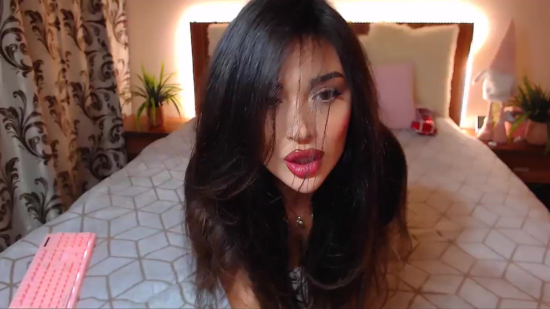 Gallery image thumbnail from DestinyFox1's myfreecams stream on, 12/14/2024, 14:37 image 12 of 20