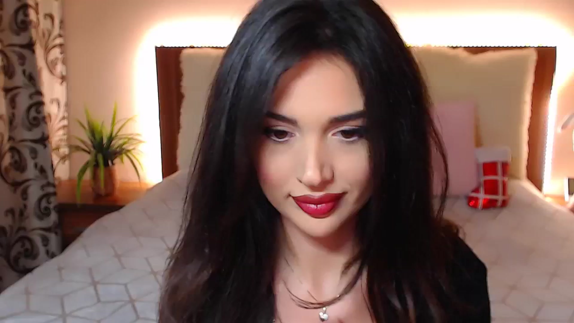 Gallery image thumbnail from DestinyFox1's myfreecams stream on, 12/14/2024, 14:37 image 9 of 20