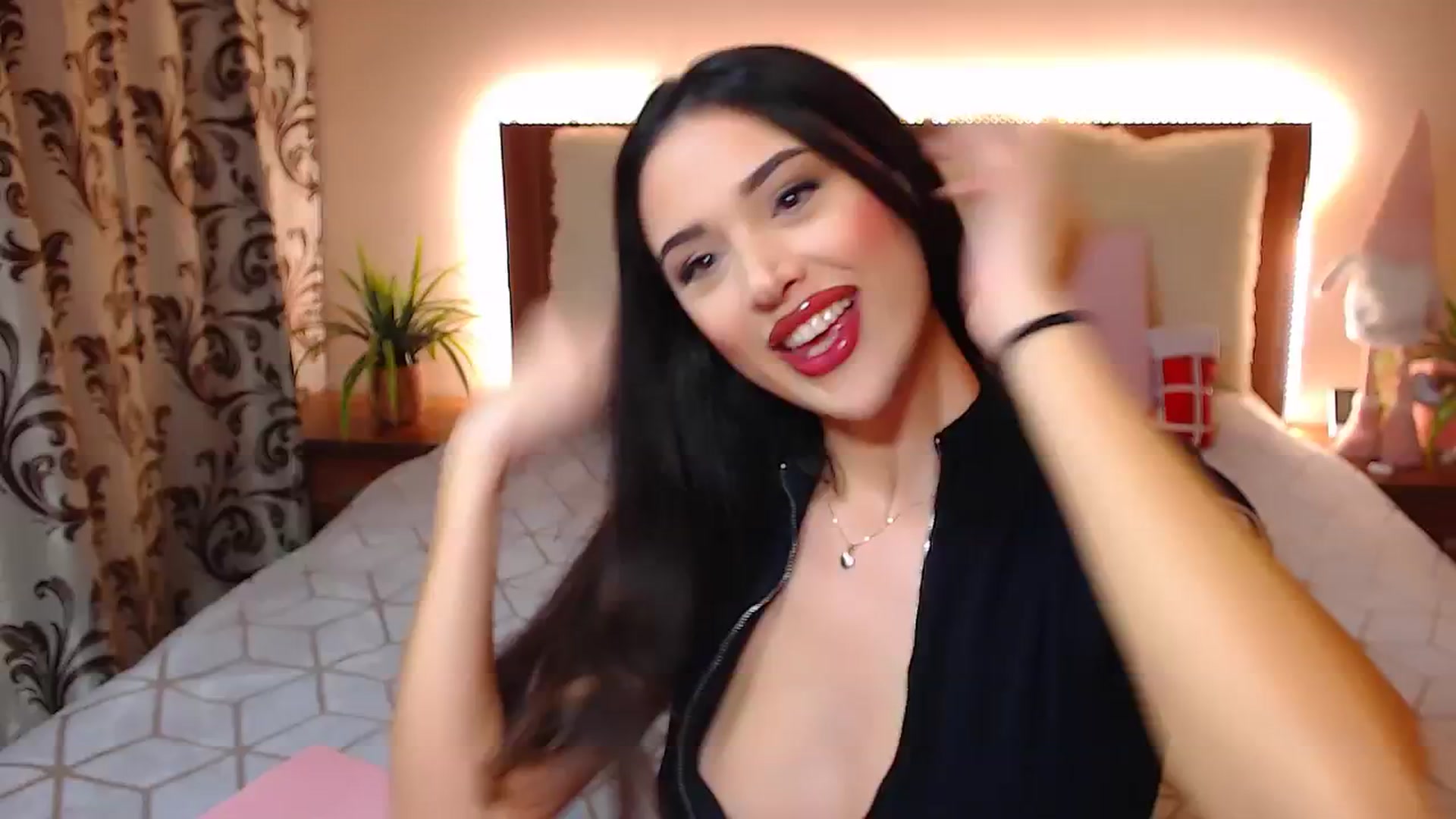 Gallery image thumbnail from DestinyFox1's myfreecams stream on, 12/14/2024, 14:37 image 7 of 20