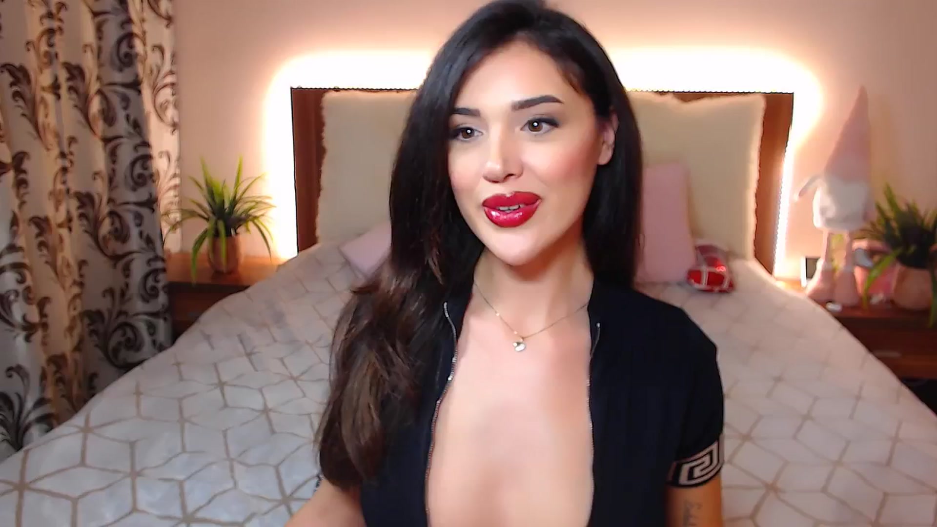 Gallery image thumbnail from DestinyFox1's myfreecams stream on, 12/14/2024, 16:23 image 5 of 20