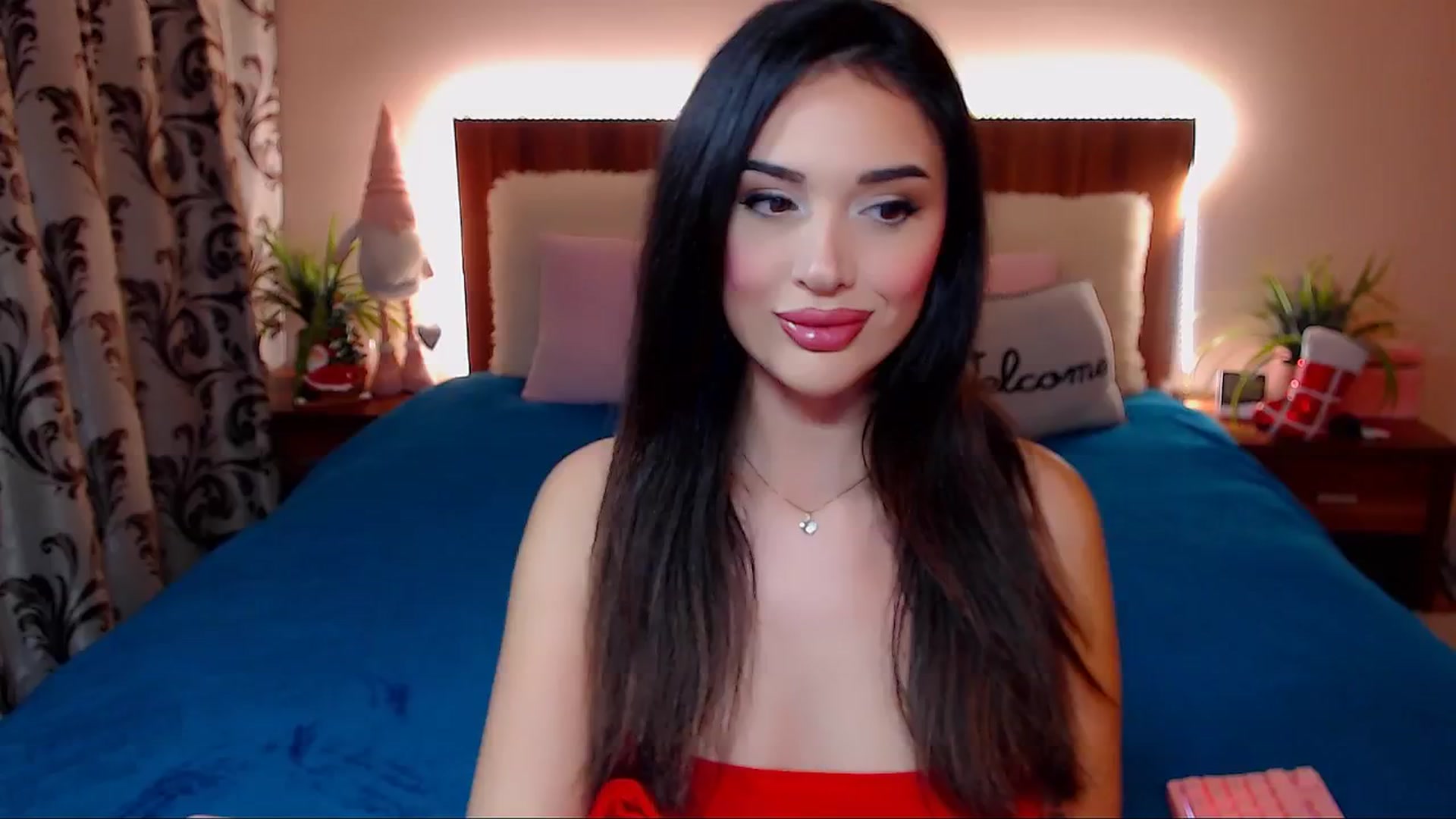 Gallery image thumbnail from DestinyFox1's myfreecams stream on, 12/19/2024, 19:51 image 15 of 20