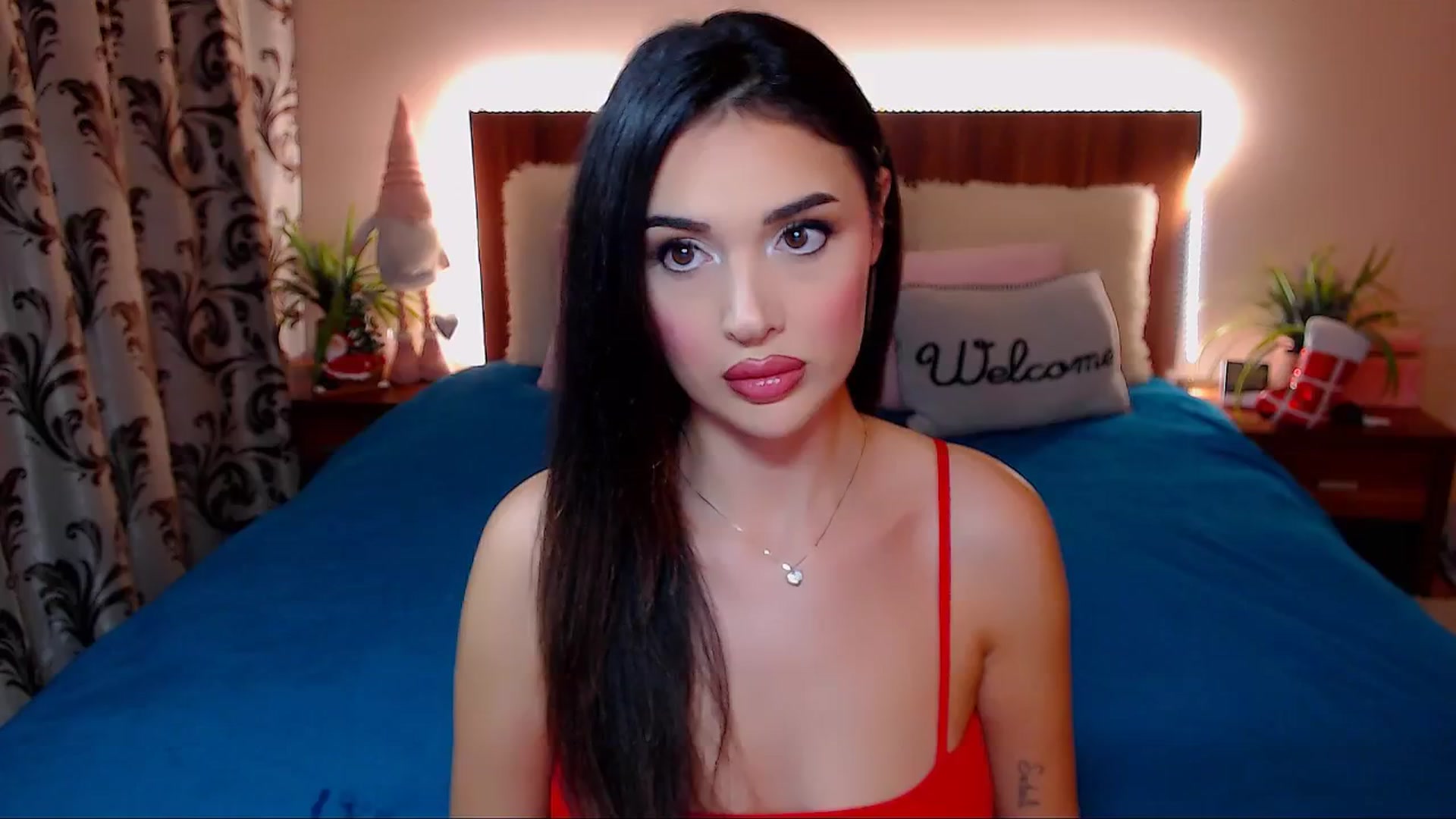 Gallery image thumbnail from DestinyFox1's myfreecams stream on, 12/19/2024, 19:51 image 1 of 20