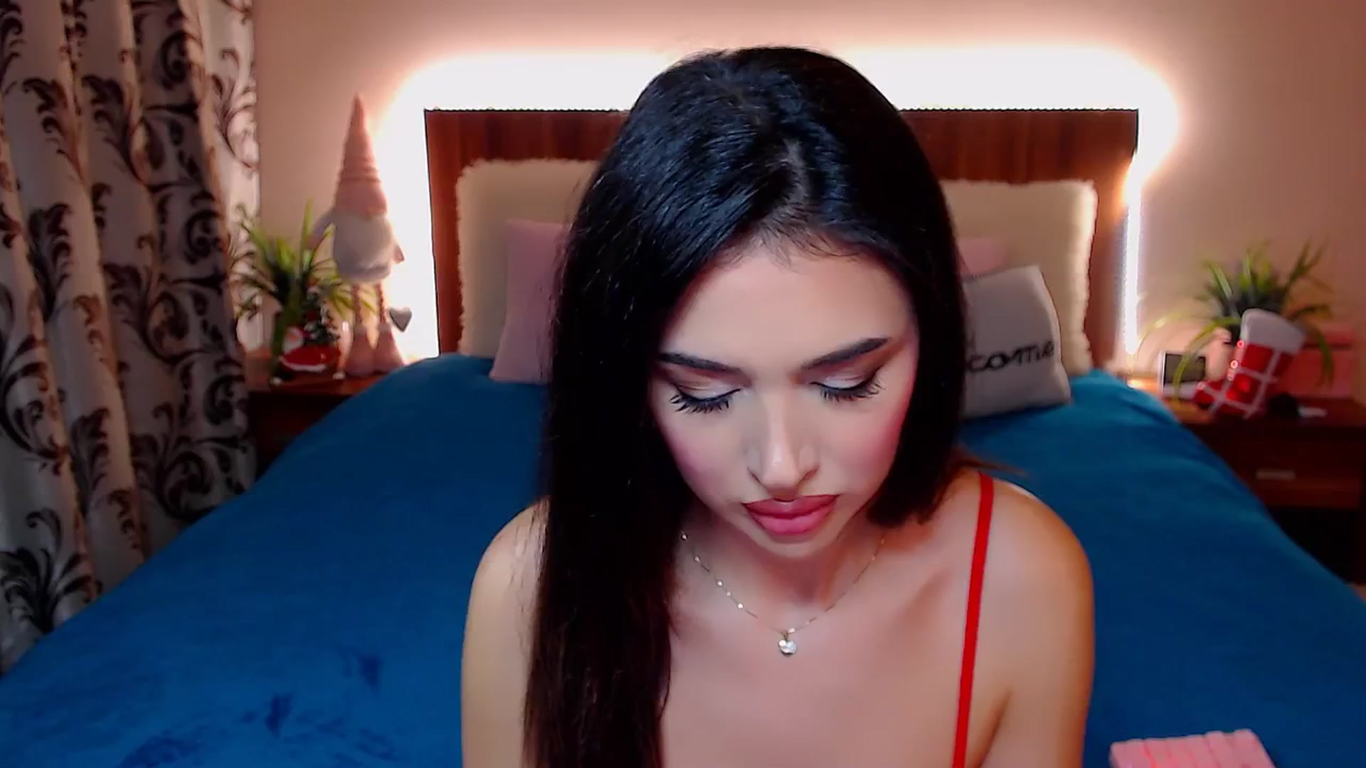 Gallery image thumbnail from DestinyFox1's myfreecams stream on, 12/19/2024, 19:51 image 13 of 20