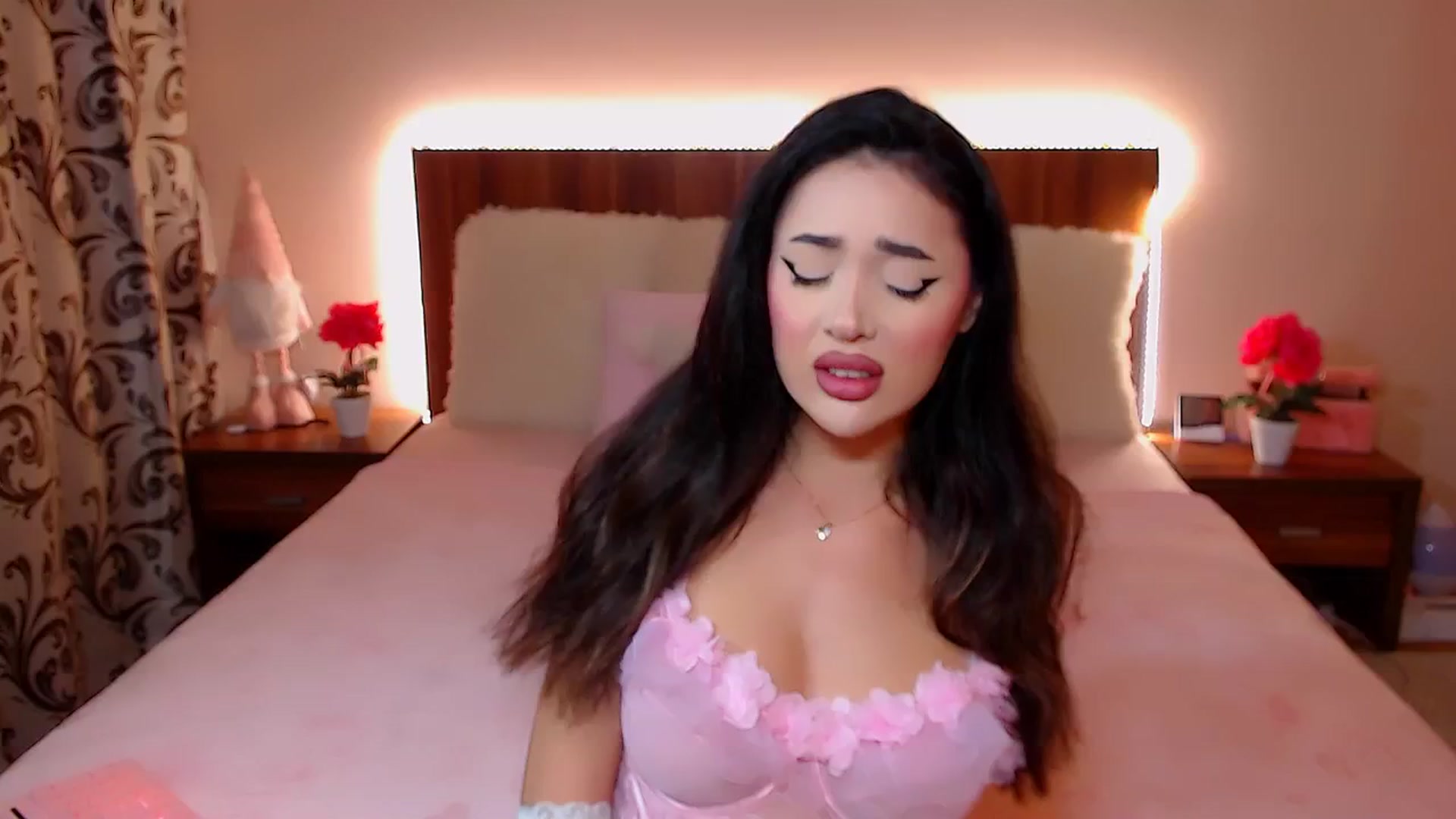 Gallery image thumbnail from DestinyFox1's myfreecams stream on, 12/28/2024, 20:23 image 2 of 20