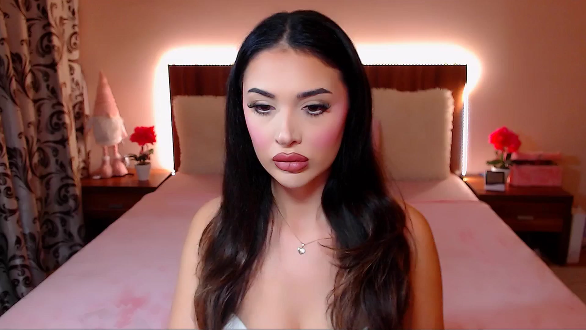 Gallery image thumbnail from DestinyFox1's myfreecams stream on, 12/29/2024, 20:34 image 1 of 20