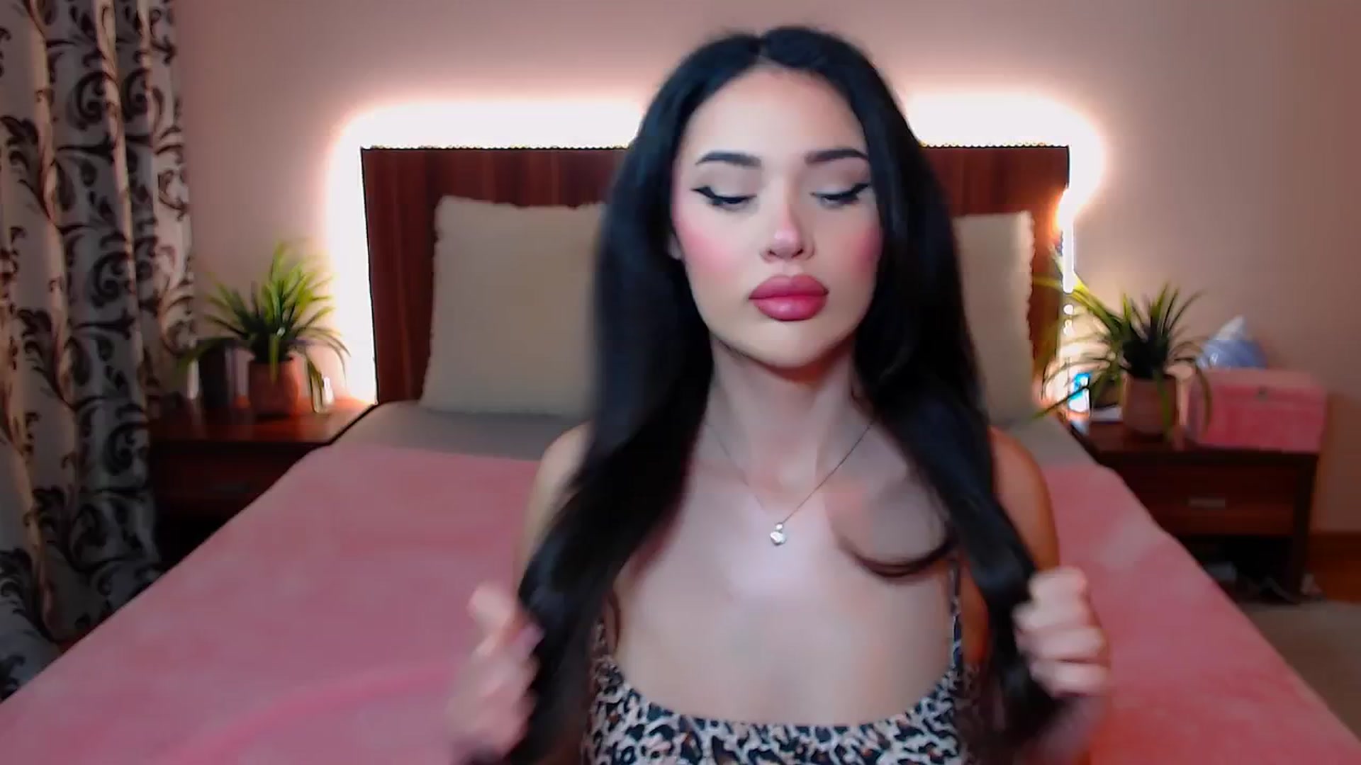 Gallery image thumbnail from DestinyFox1's myfreecams stream on, 02/21/2025, 05:38 image 7 of 20