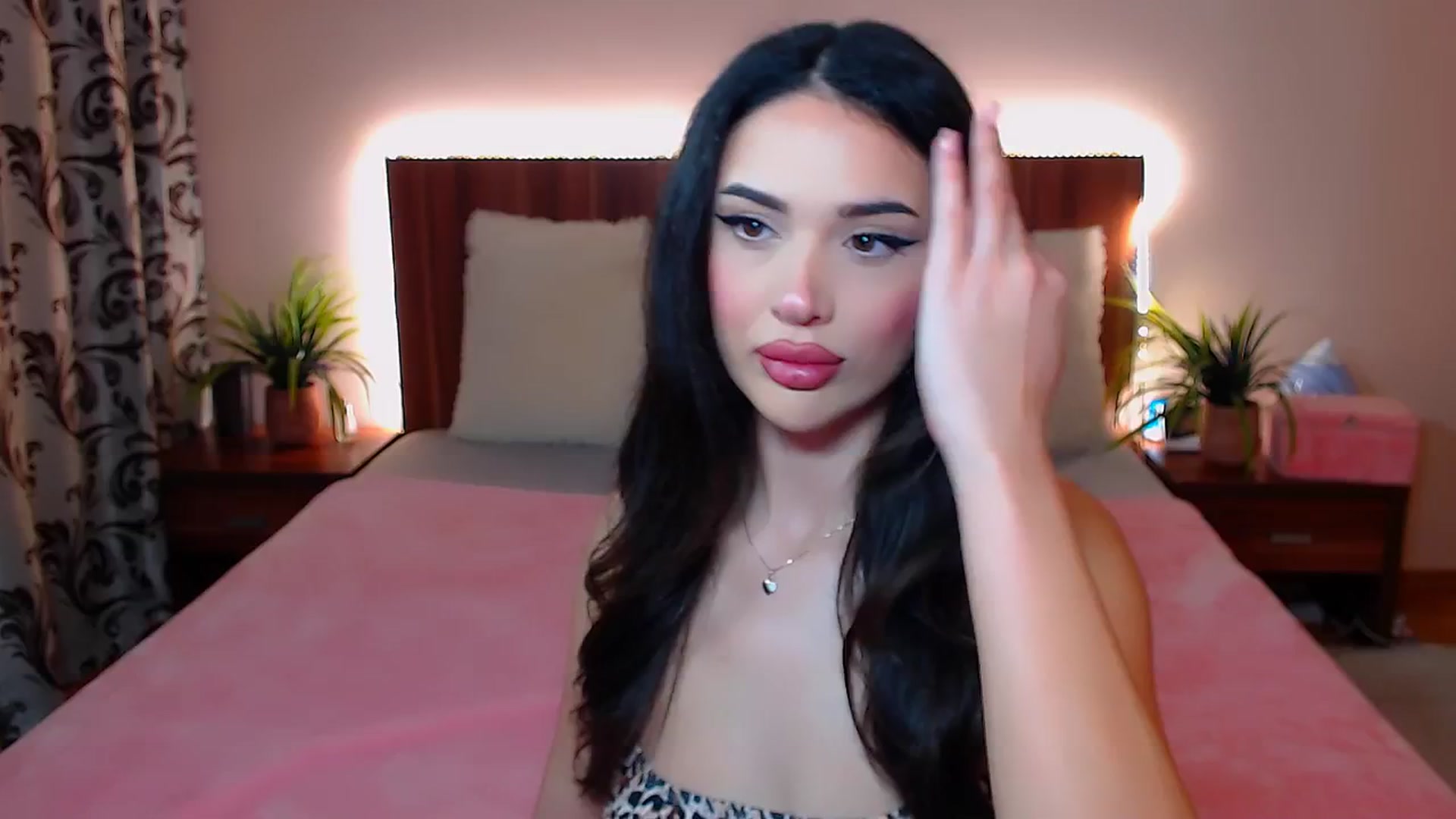 Gallery image thumbnail from DestinyFox1's myfreecams stream on, 02/21/2025, 05:38 image 17 of 20
