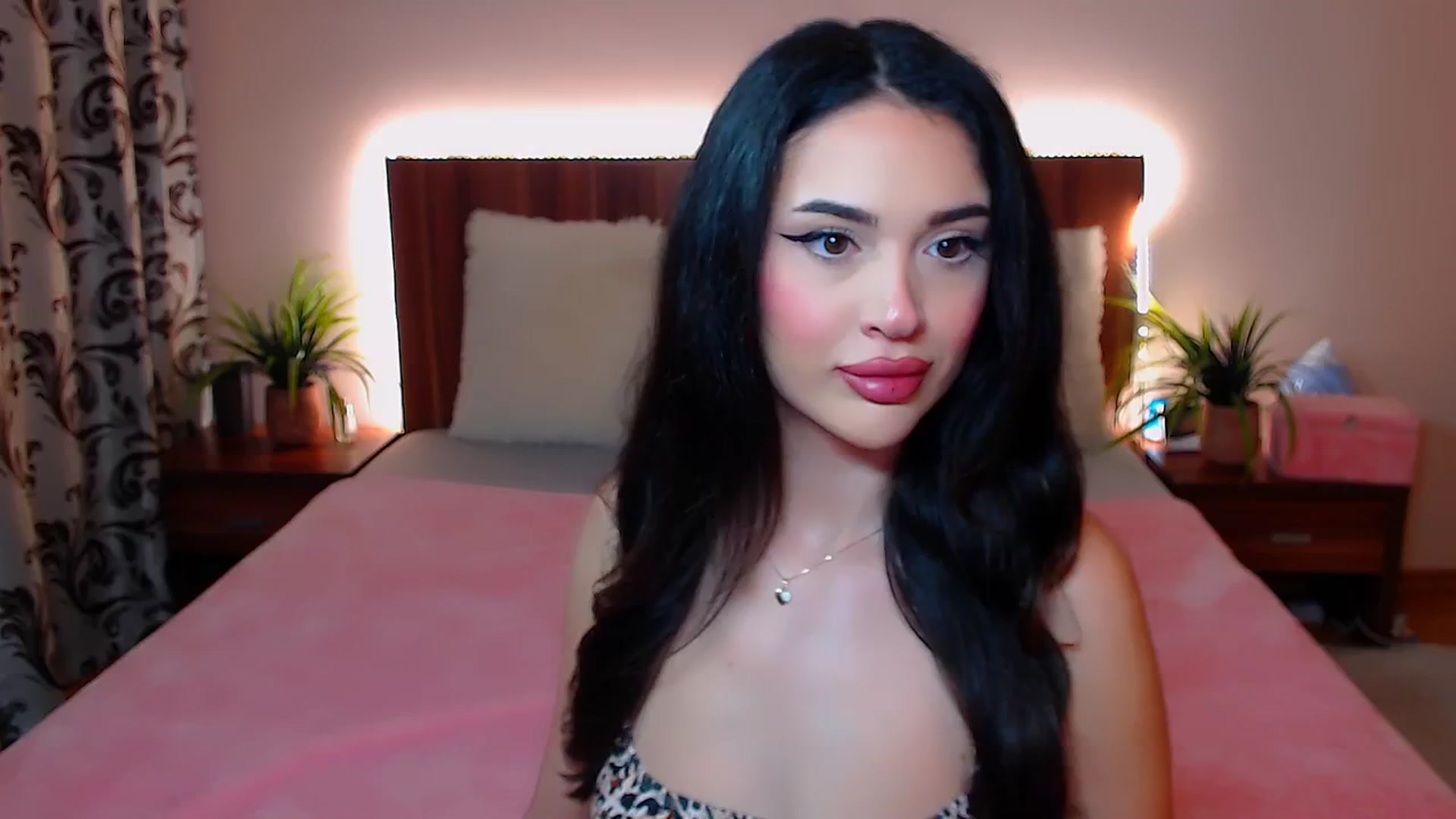 Gallery image thumbnail from DestinyFox1's myfreecams stream on, 02/21/2025, 05:38 image 11 of 20