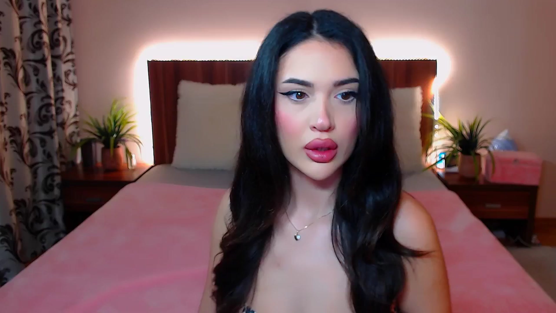 Gallery image thumbnail from DestinyFox1's myfreecams stream on, 02/21/2025, 05:38 image 14 of 20