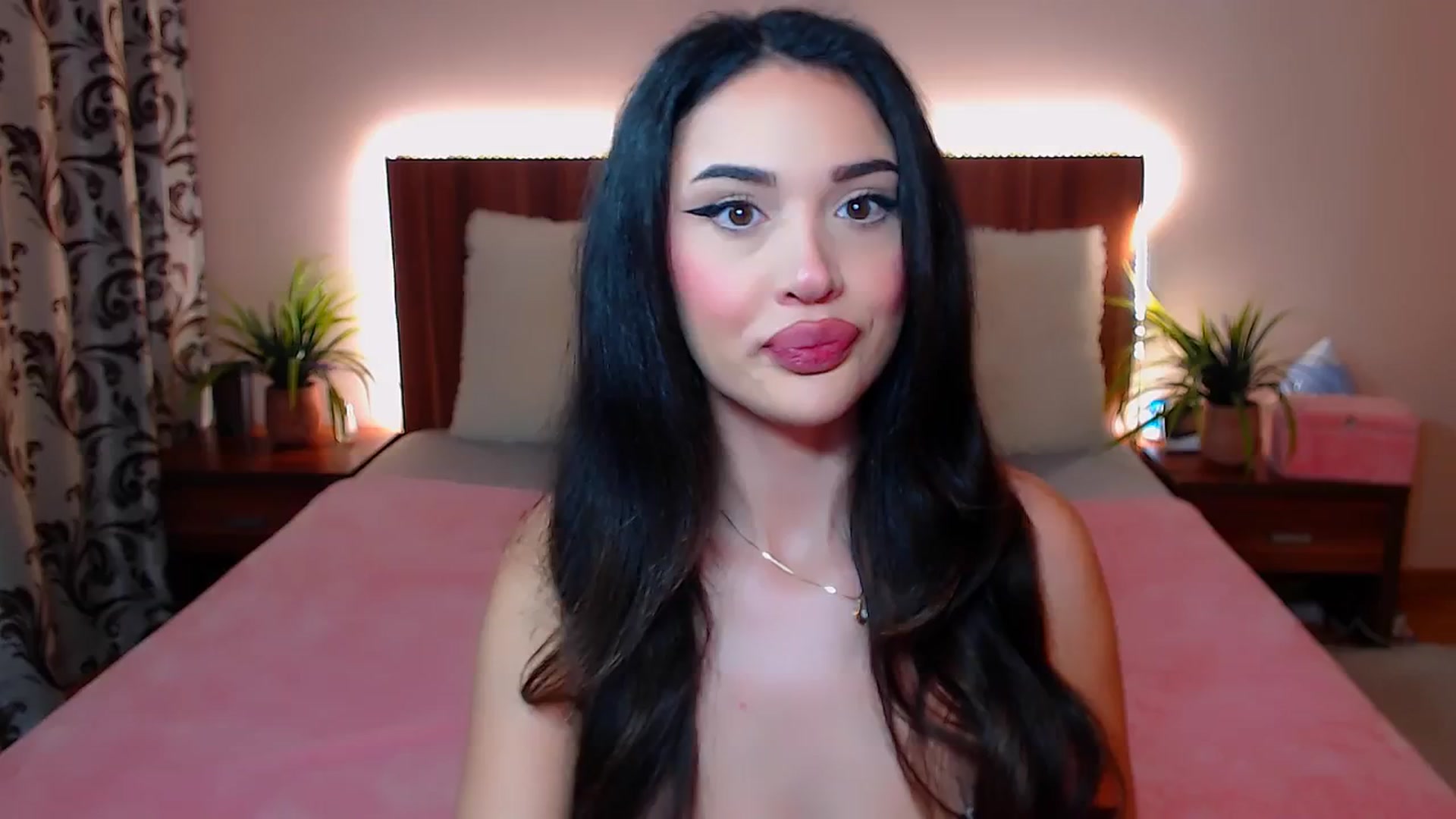 Gallery image thumbnail from DestinyFox1's myfreecams stream on, 02/21/2025, 05:38 image 5 of 20
