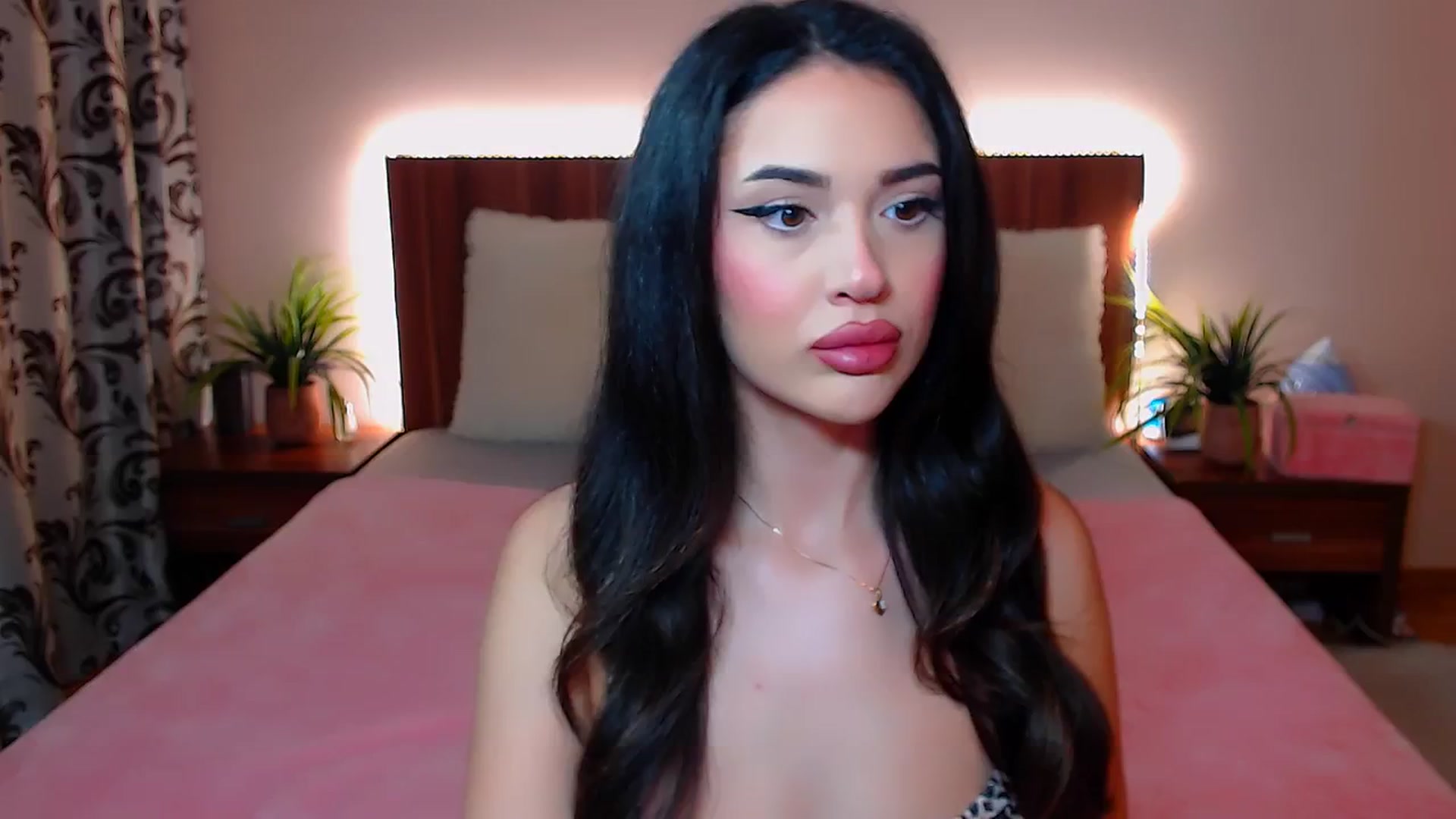 Gallery image thumbnail from DestinyFox1's myfreecams stream on, 02/21/2025, 05:38 image 2 of 20