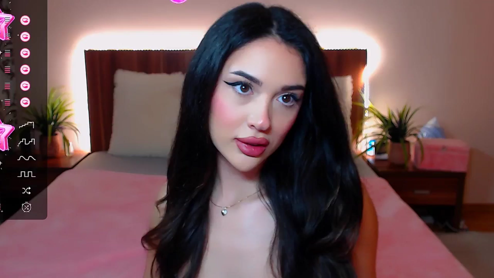 Gallery image thumbnail from DestinyFox1's myfreecams stream on, 02/21/2025, 06:09 image 11 of 20