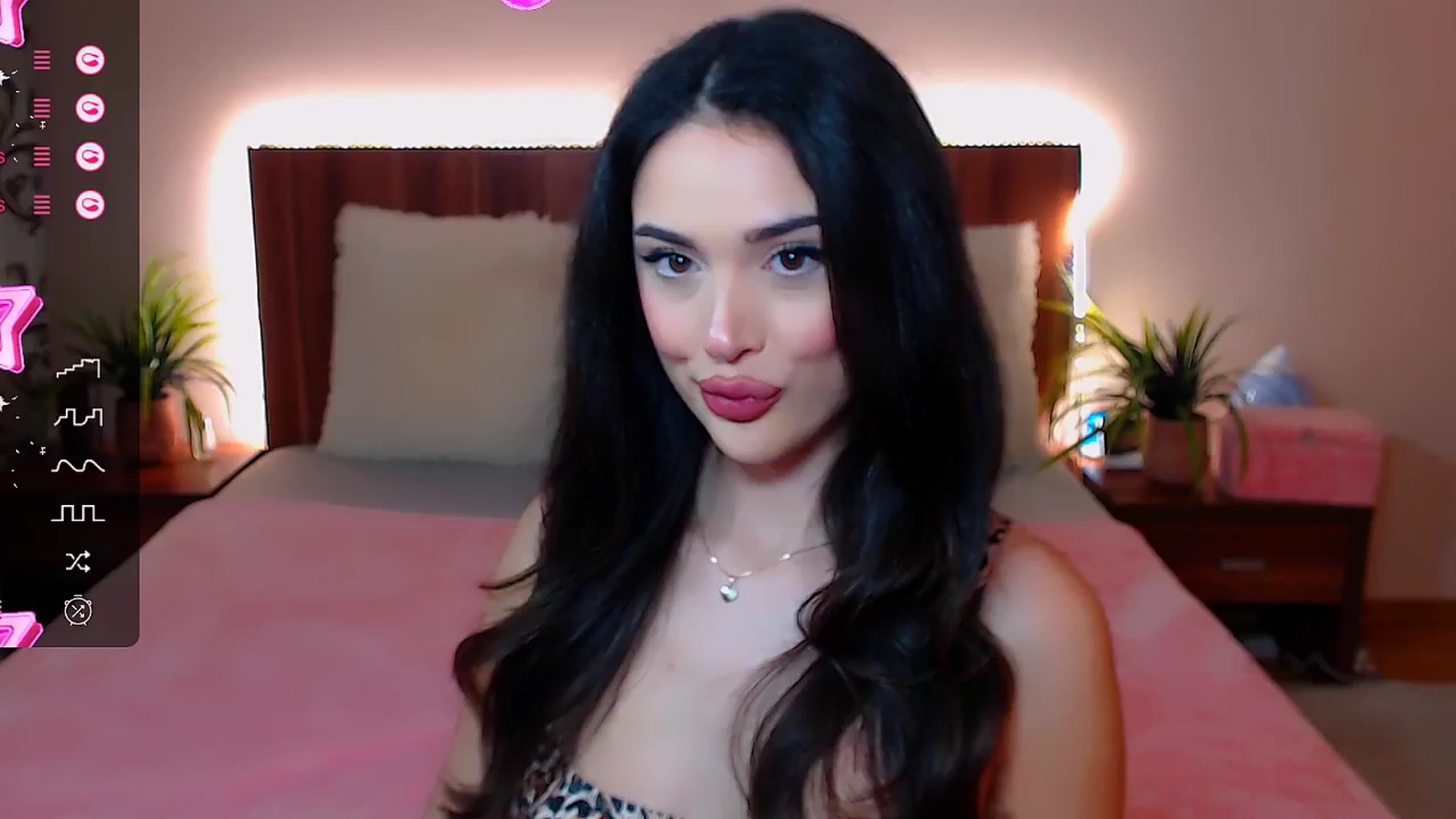 Gallery image thumbnail from DestinyFox1's myfreecams stream on, 02/21/2025, 06:09 image 12 of 20