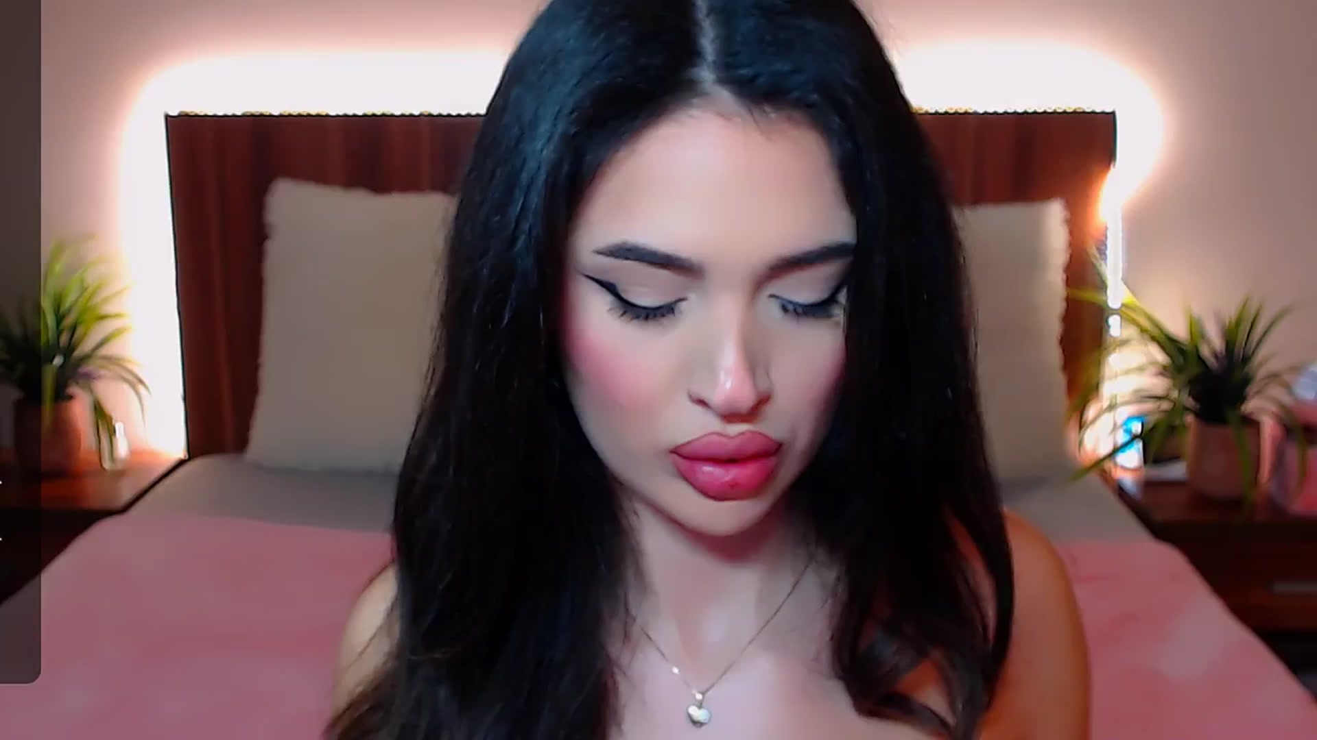 Gallery image thumbnail from DestinyFox1's myfreecams stream on, 02/21/2025, 06:40 image 3 of 20